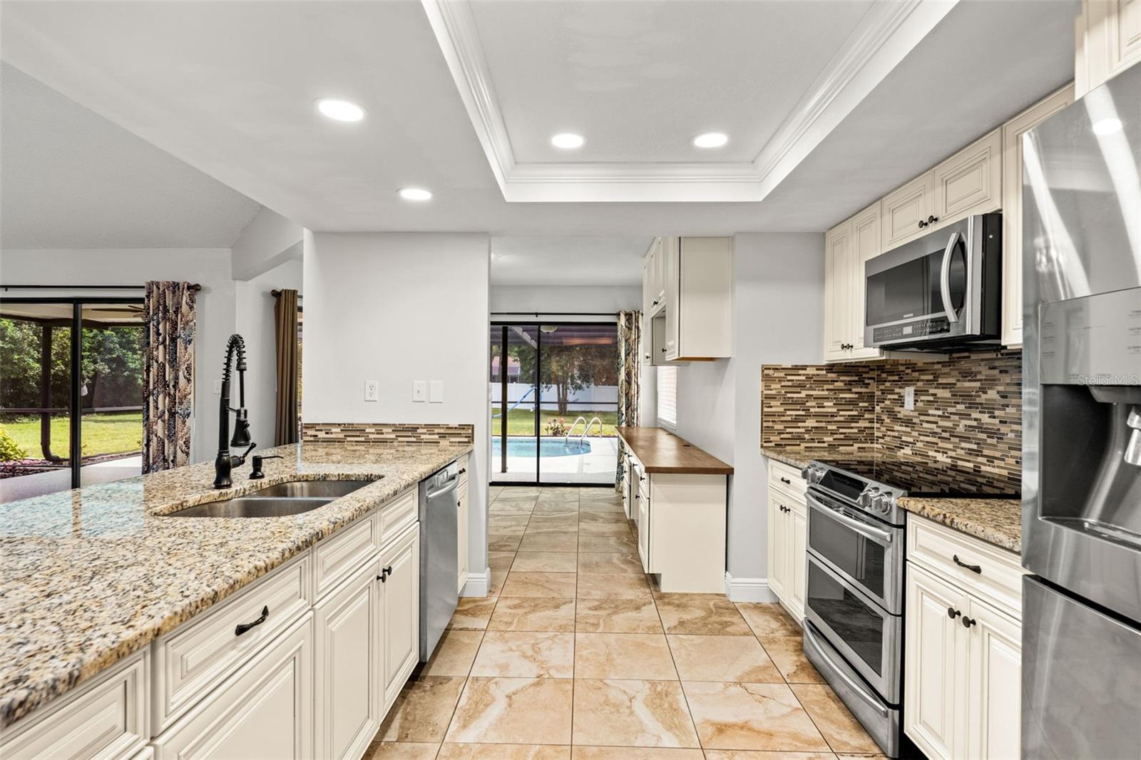 11201 Rainbow Woods Loop Property Photo 38