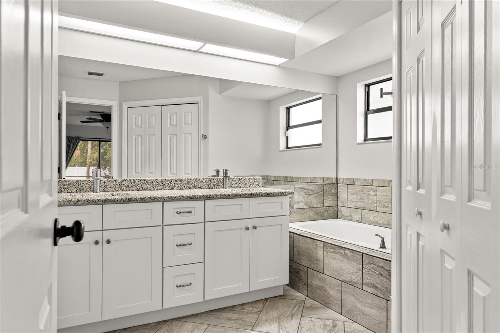 11201 Rainbow Woods Loop Property Photo 45