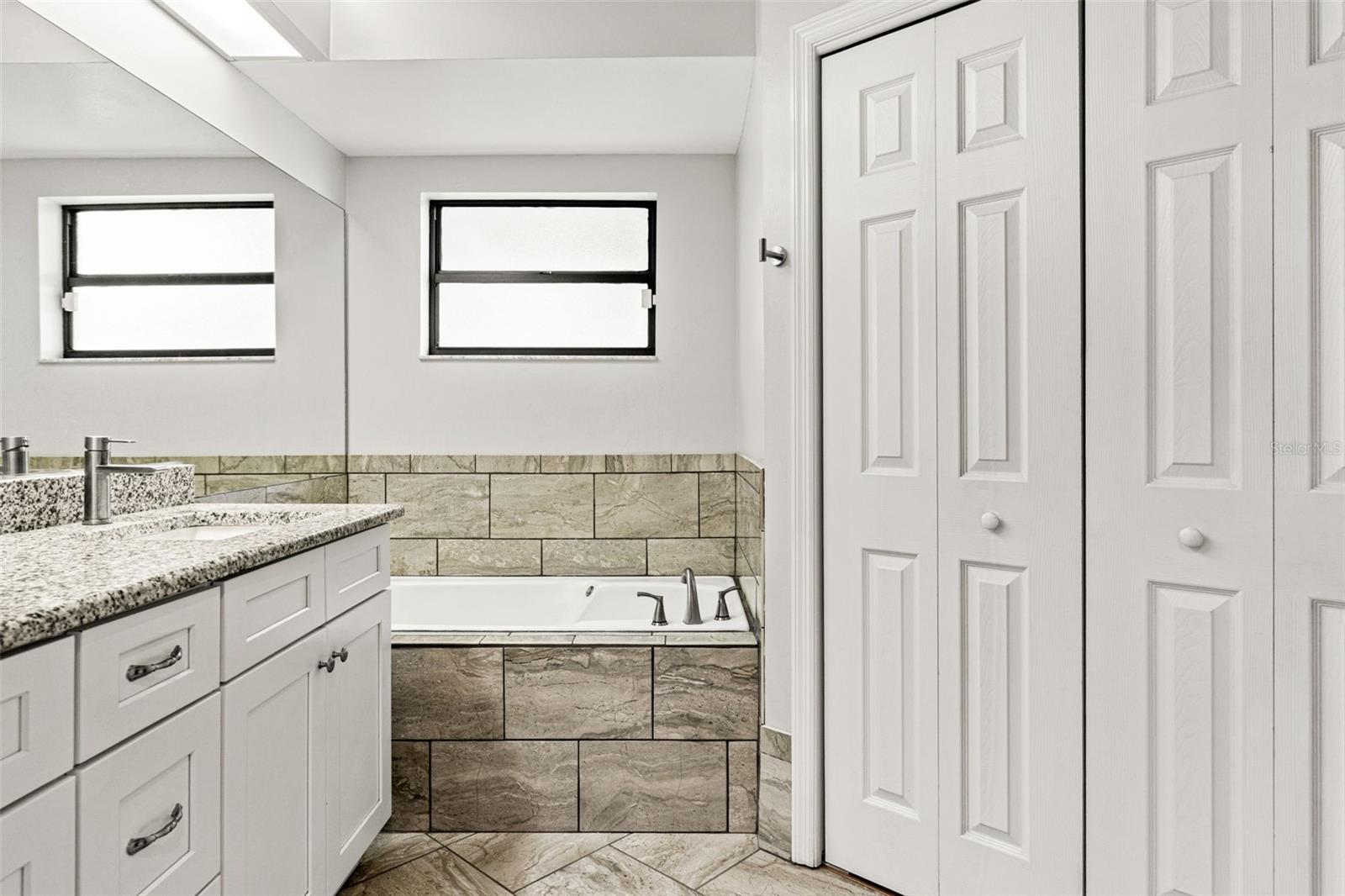 11201 Rainbow Woods Loop Property Photo 46