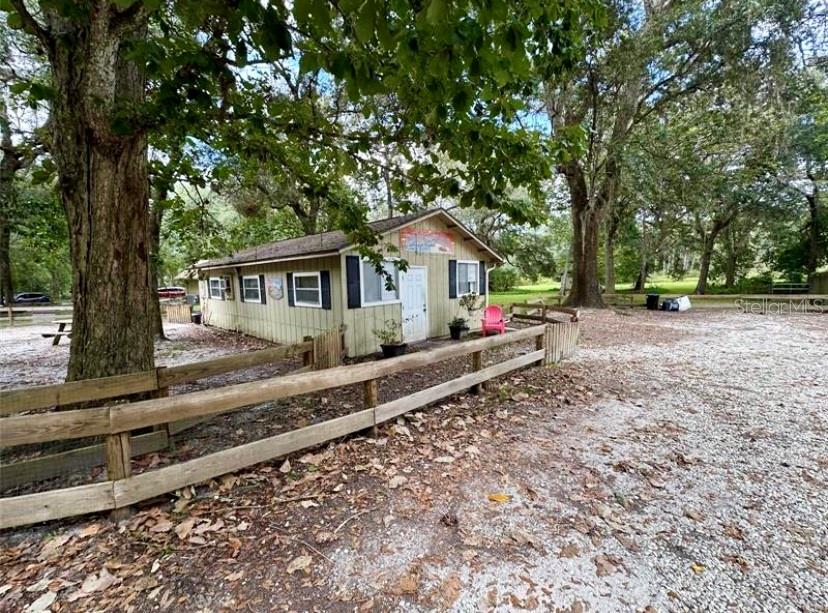 24392 Lanark Rd Property Photo 2