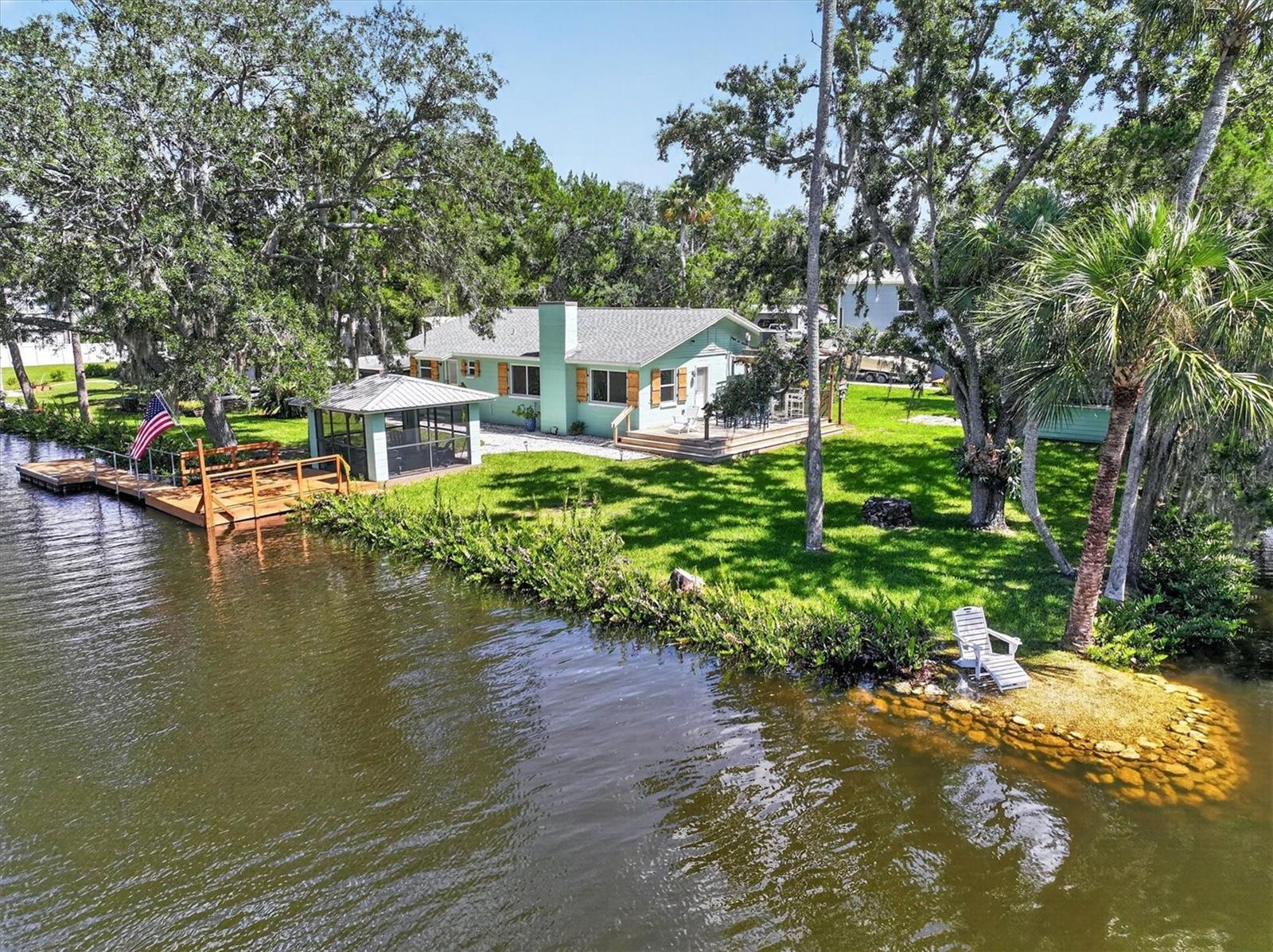 6086 Island Dr Property Photo 1