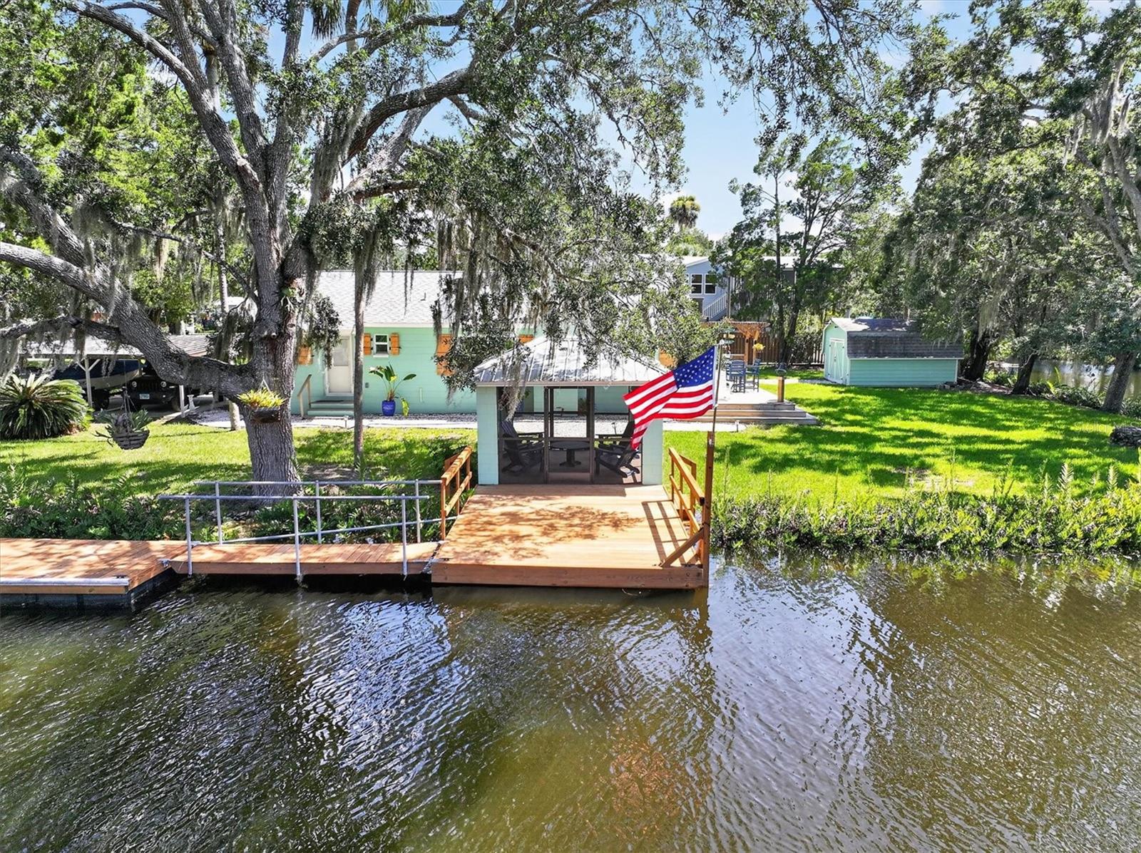6086 Island Dr Property Photo 2