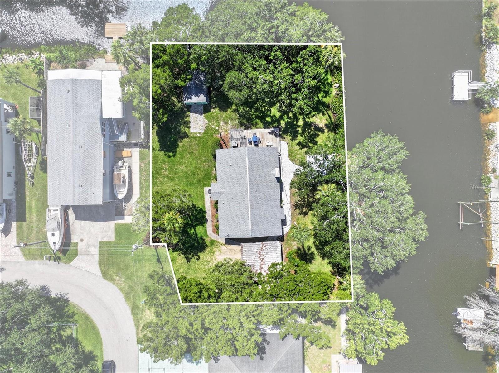 6086 Island Dr Property Photo 4