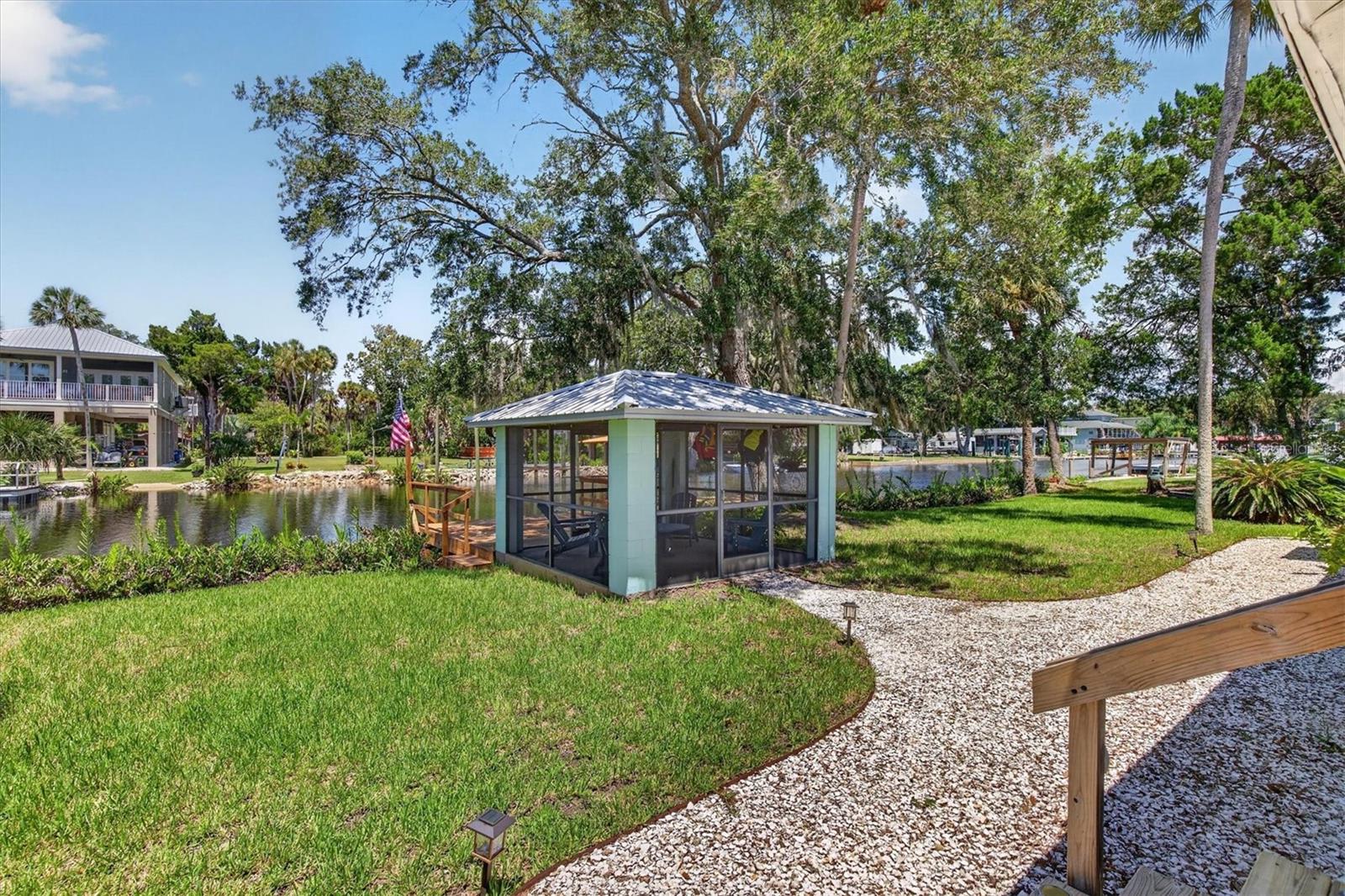 6086 Island Dr Property Photo 8