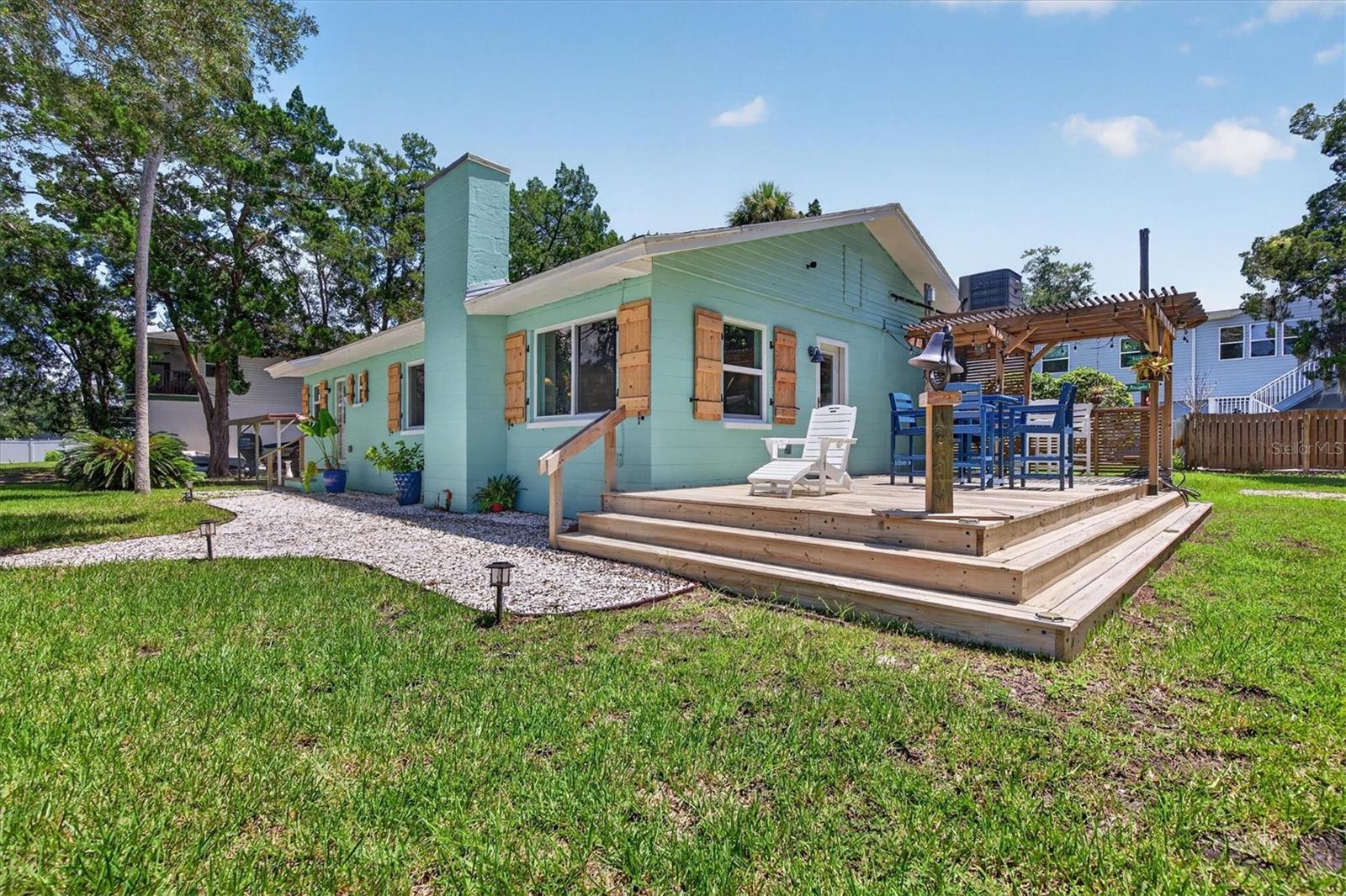 6086 Island Dr Property Photo 12