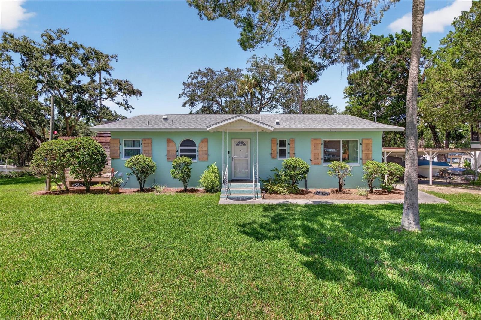 6086 Island Dr Property Photo 14