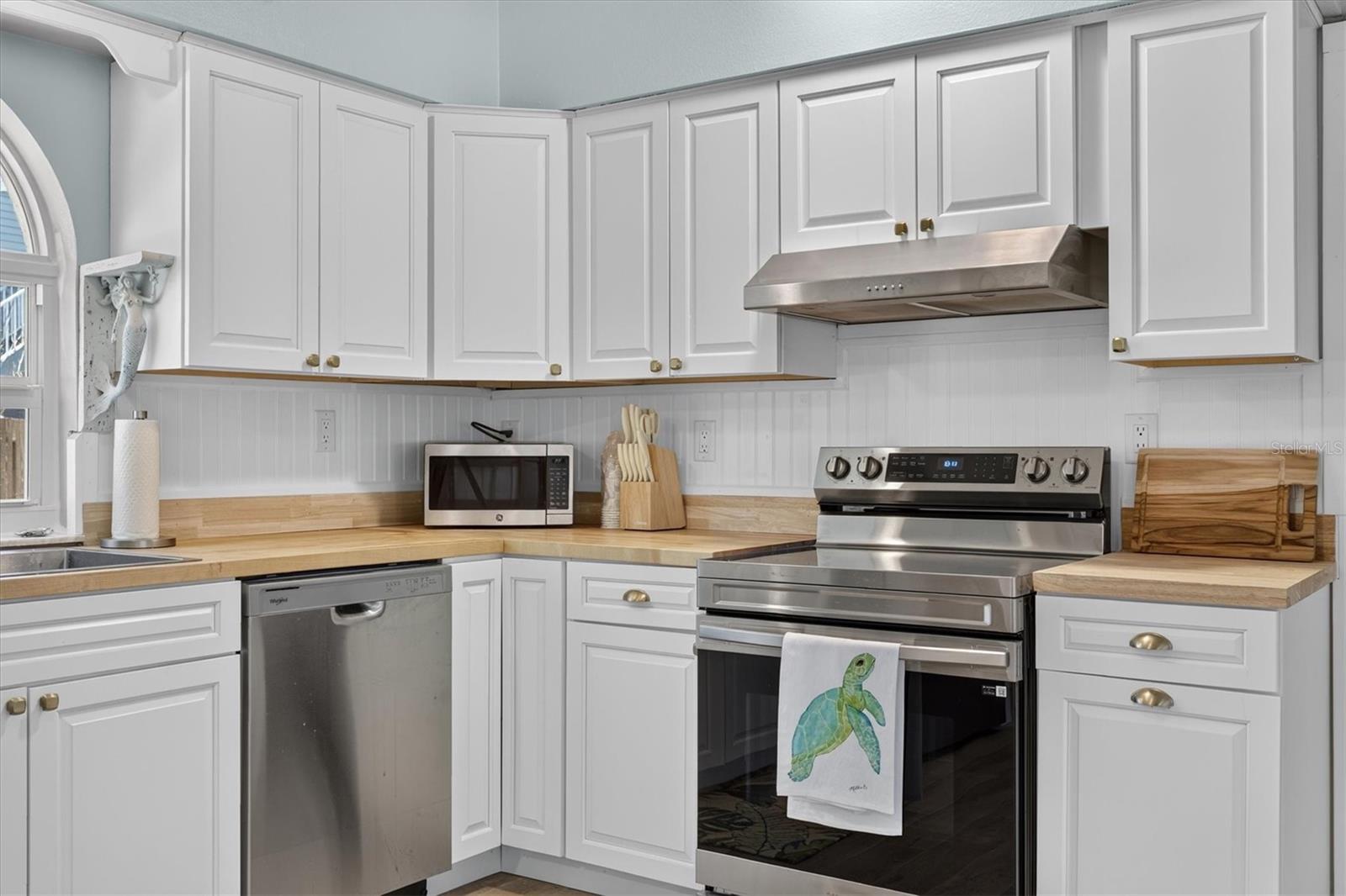 6086 Island Dr Property Photo 20