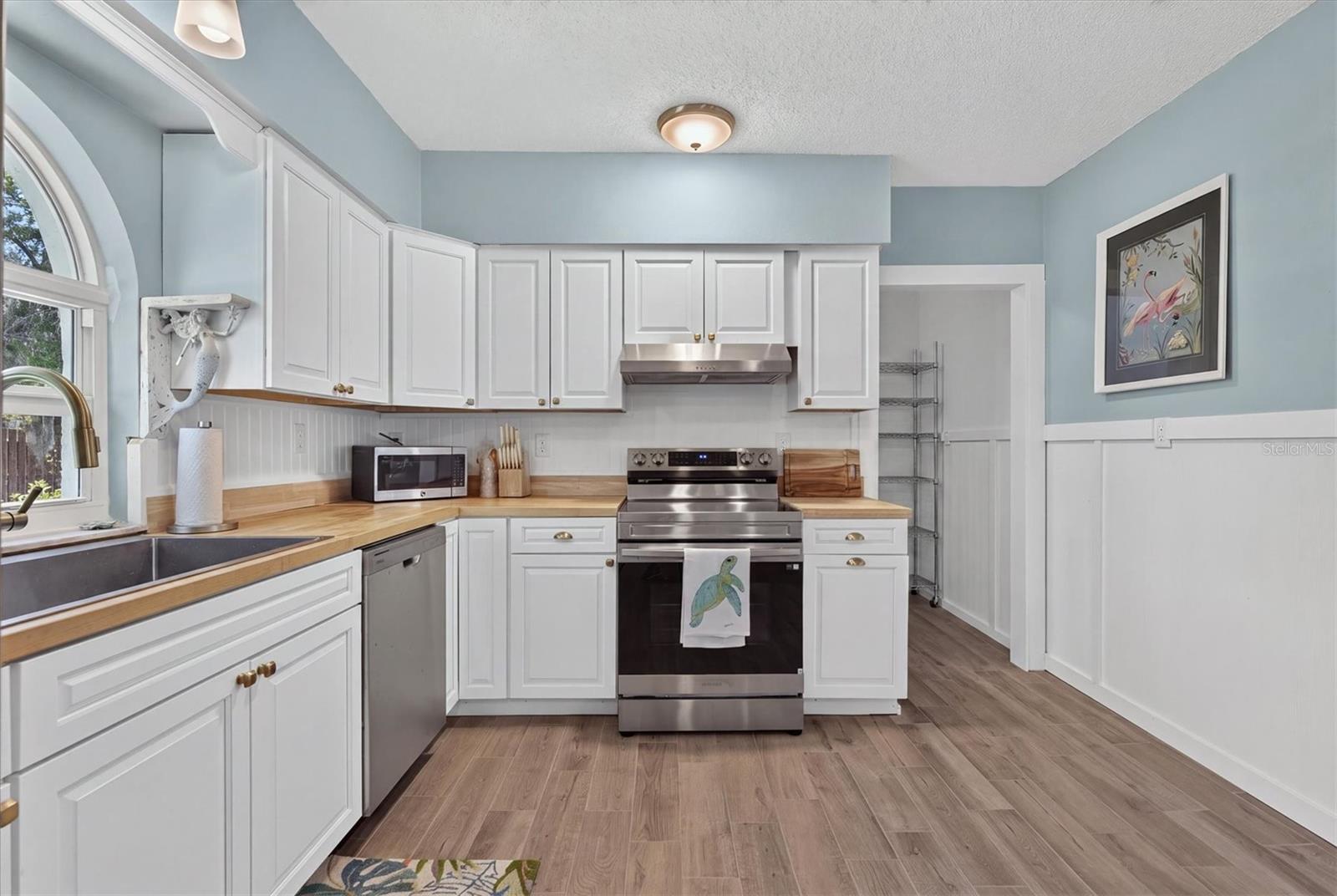 6086 Island Dr Property Photo 22