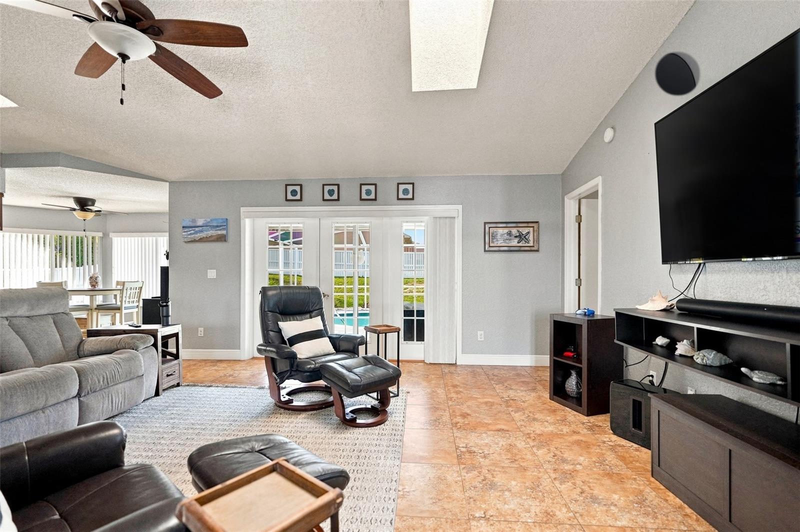 10381 Flag Rd Property Photo 3