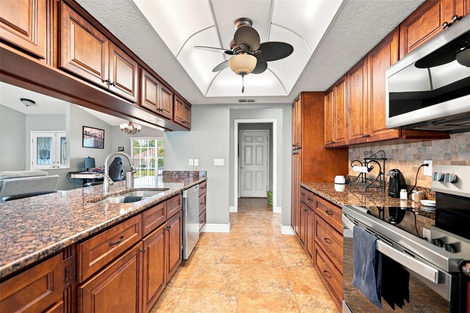 10381 Flag Rd Property Photo 7