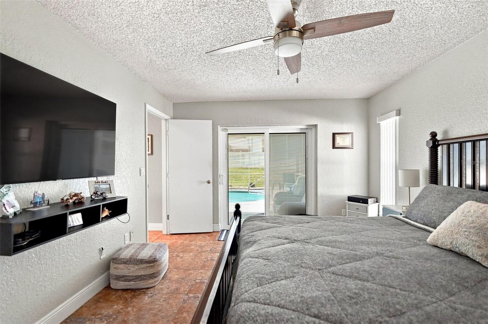 10381 Flag Rd Property Photo 13