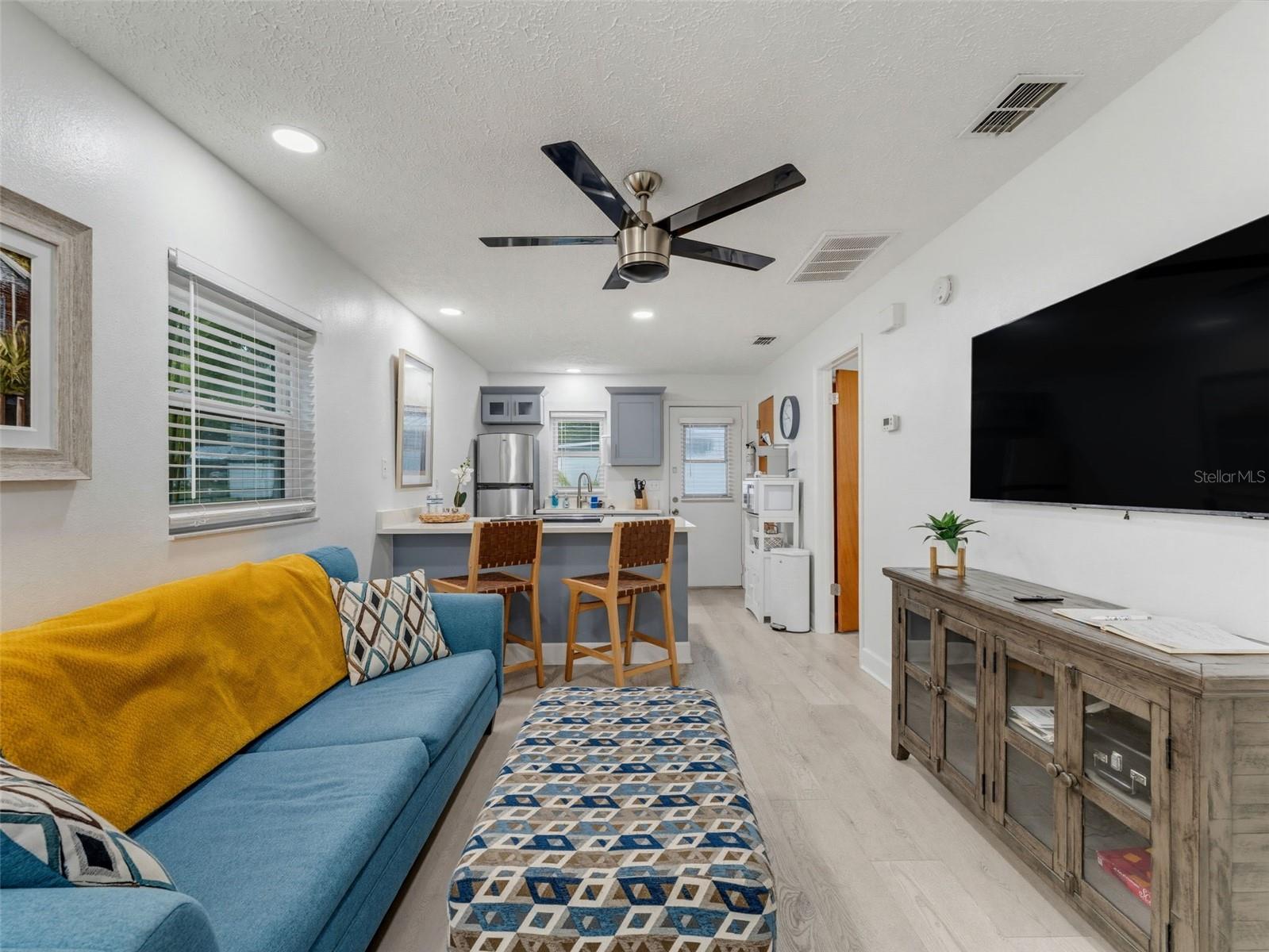 5635 Montana Ave Property Photo 3