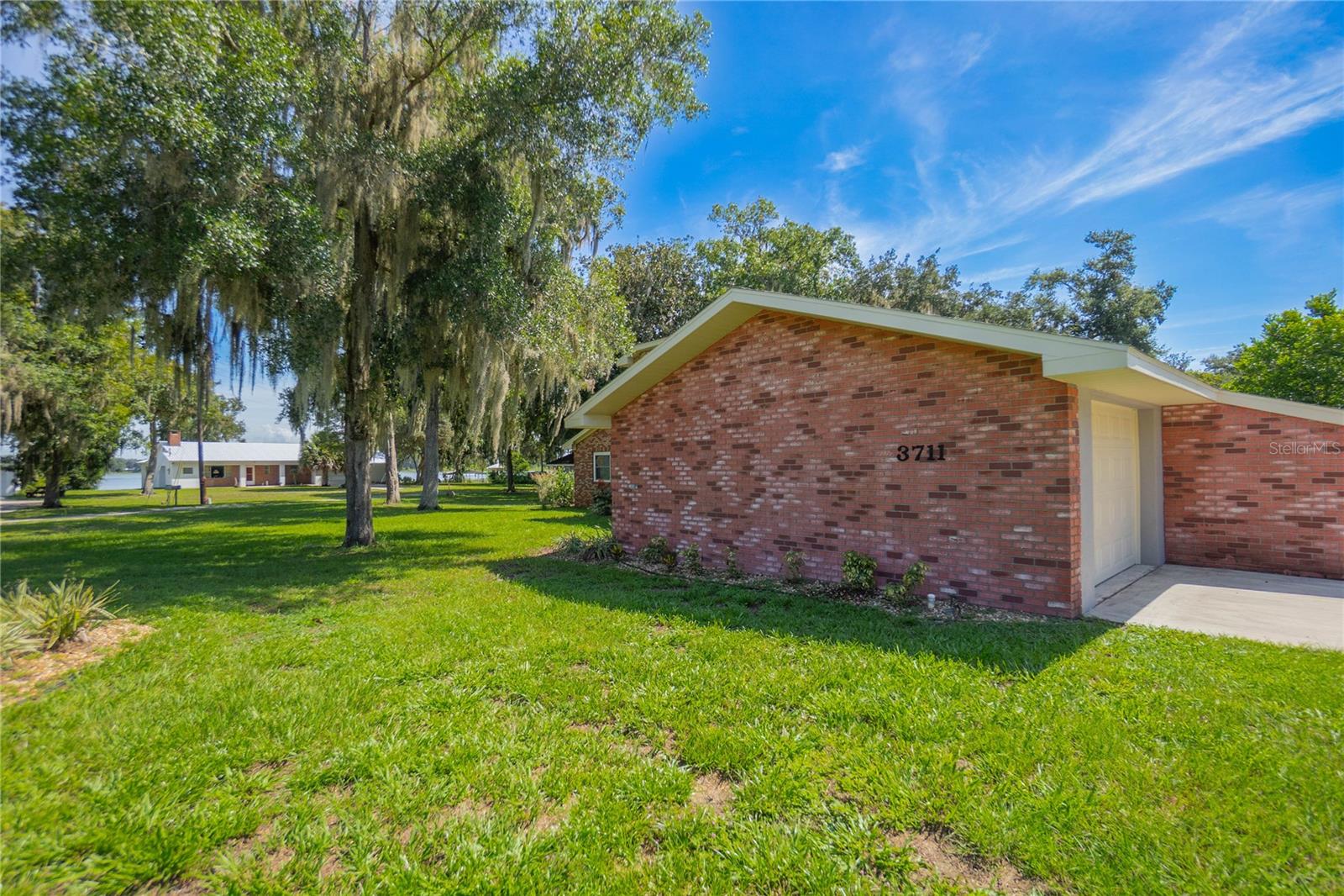 3711 E Turquoise Dr Property Photo 3