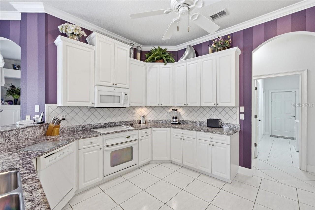 9251 Grand Cypress Dr Property Photo 40