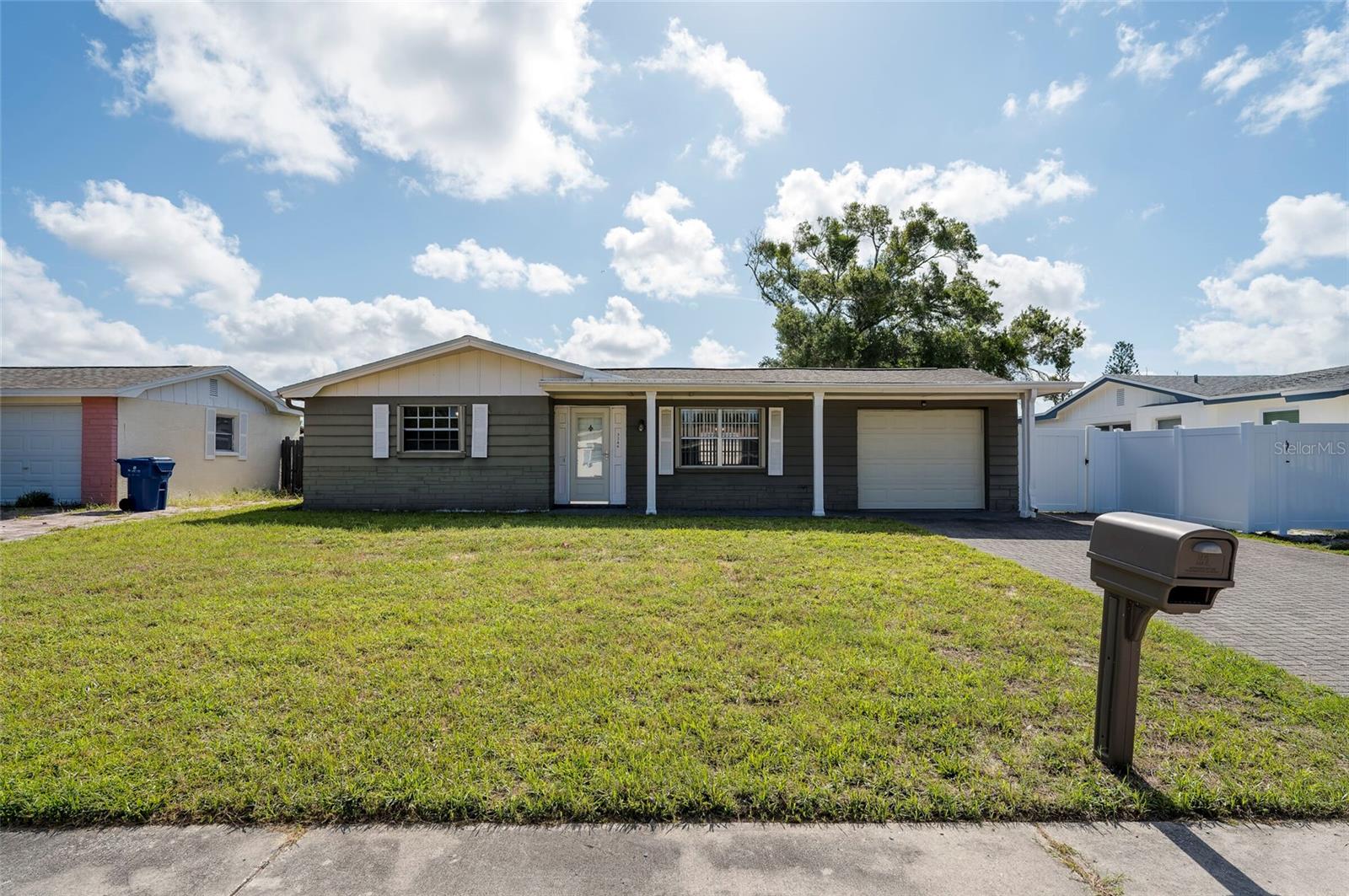 3246 BROOKFIELD DR Property Photo 1