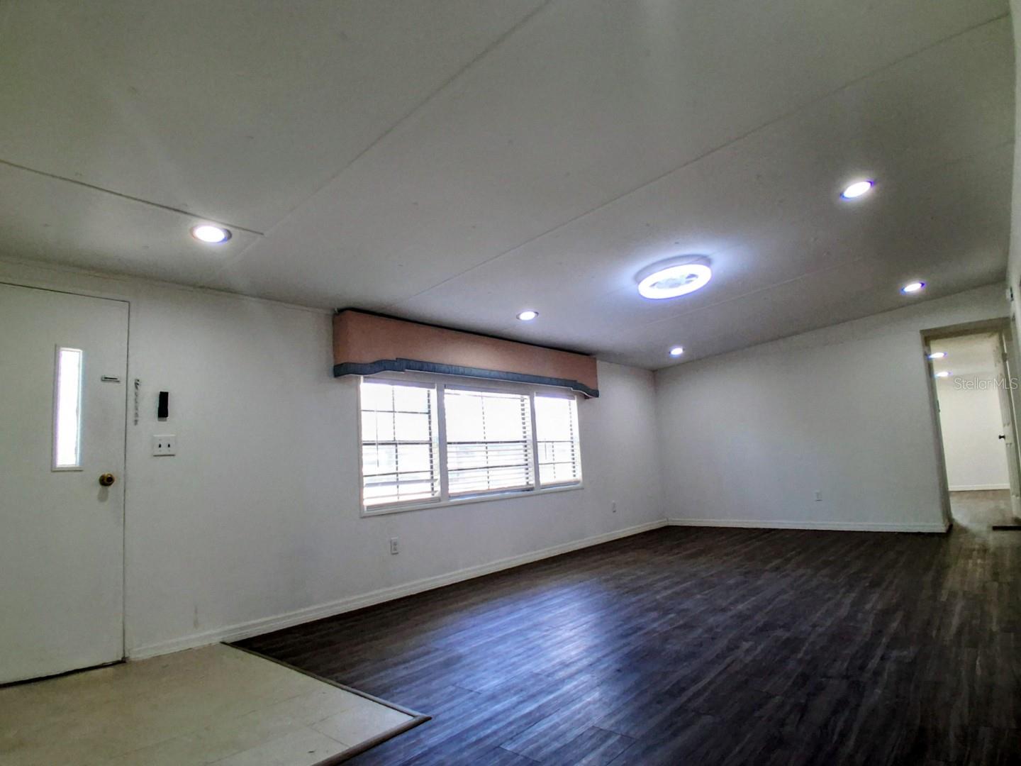15215 Vine St Property Photo 3