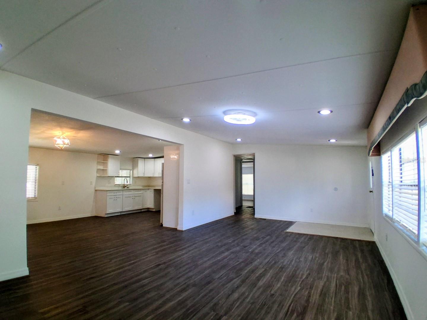 15215 Vine St Property Photo 4