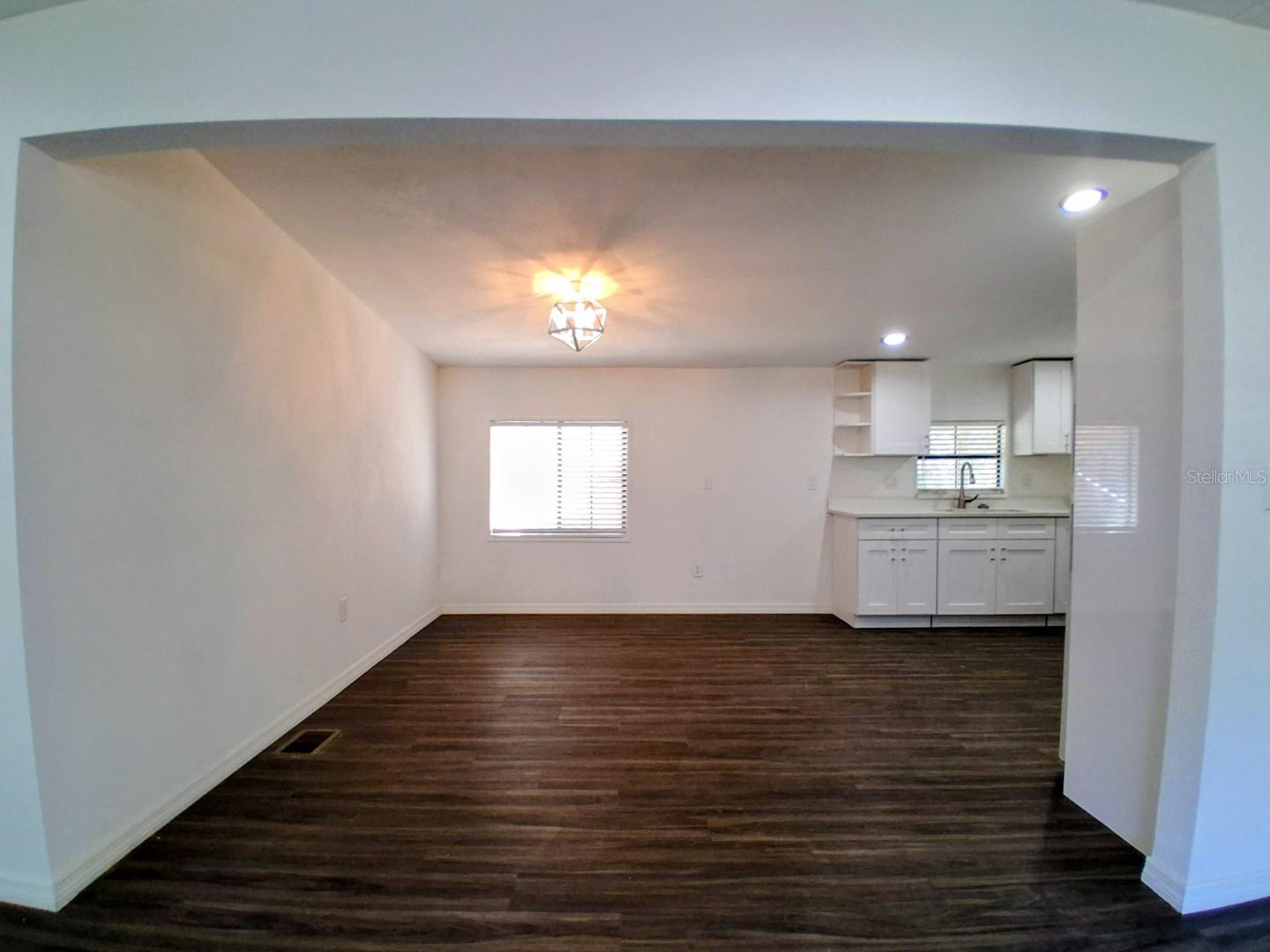 15215 Vine St Property Photo 5