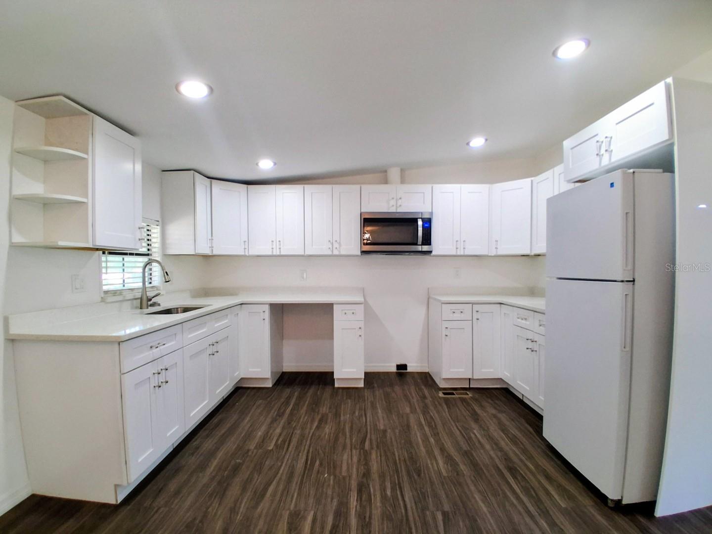 15215 Vine St Property Photo 6