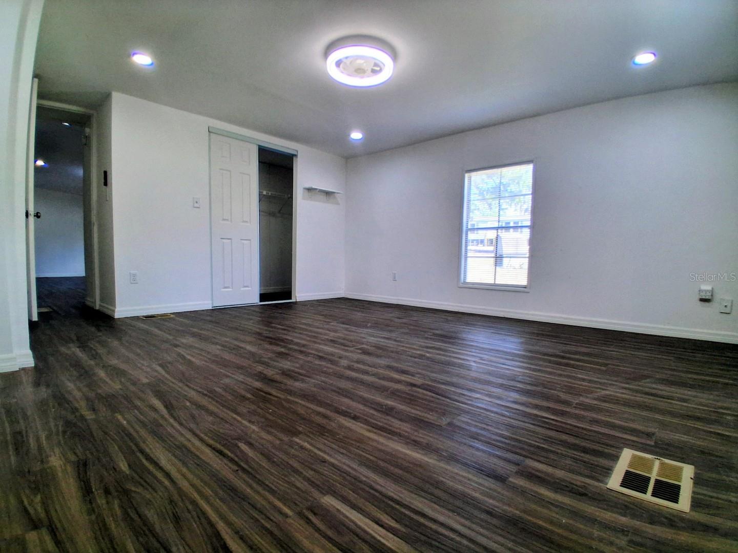 15215 Vine St Property Photo 10