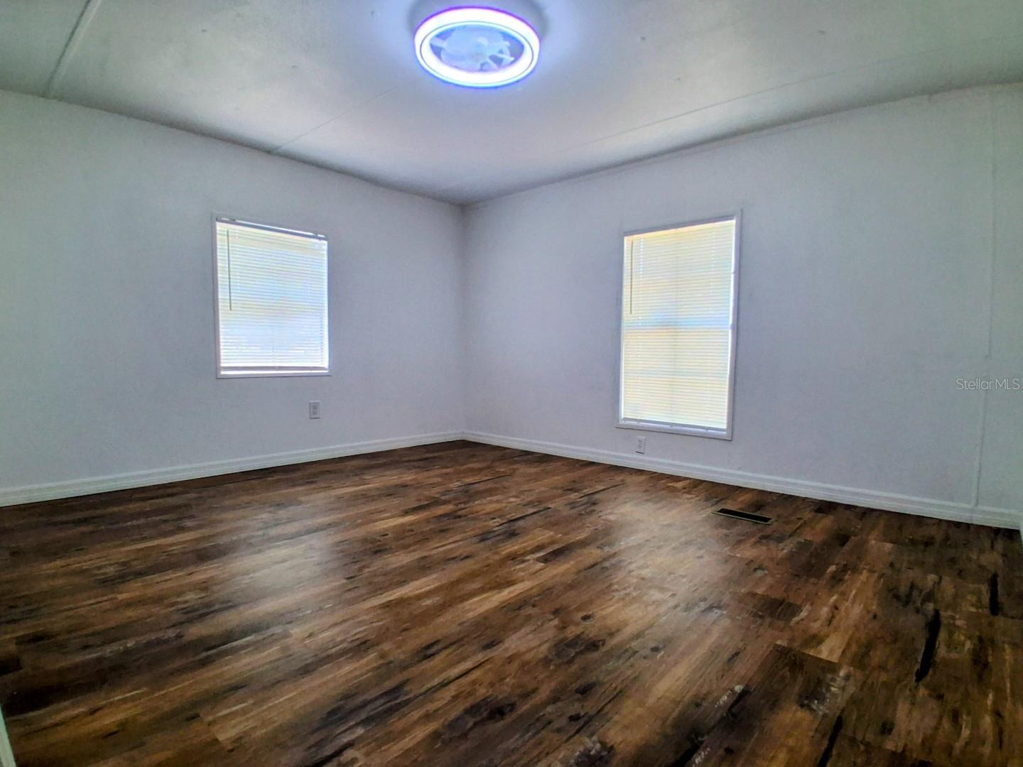 15215 Vine St Property Photo 11