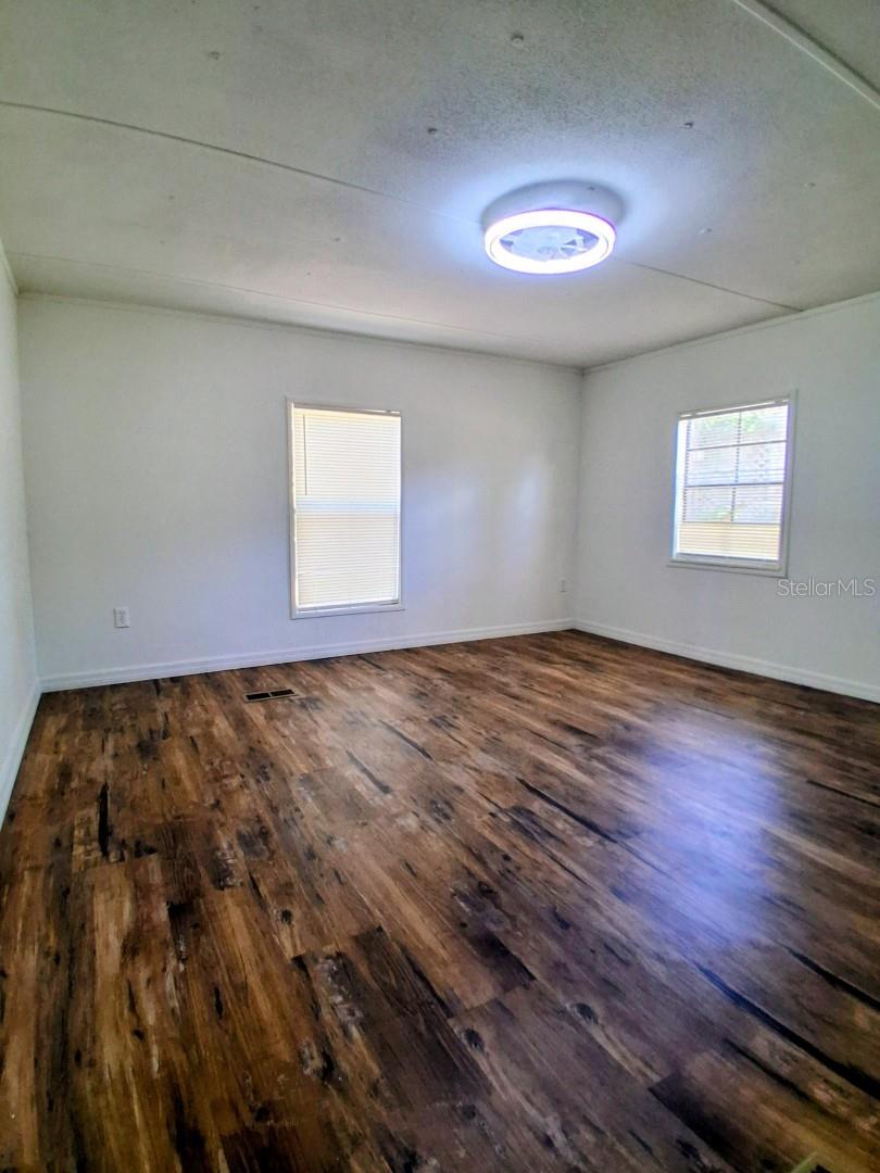 15215 Vine St Property Photo 12