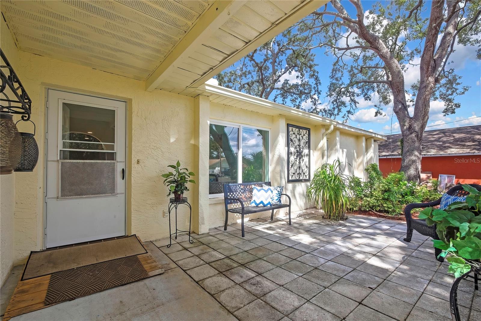 1185 Macfarlane Ave Property Photo 3
