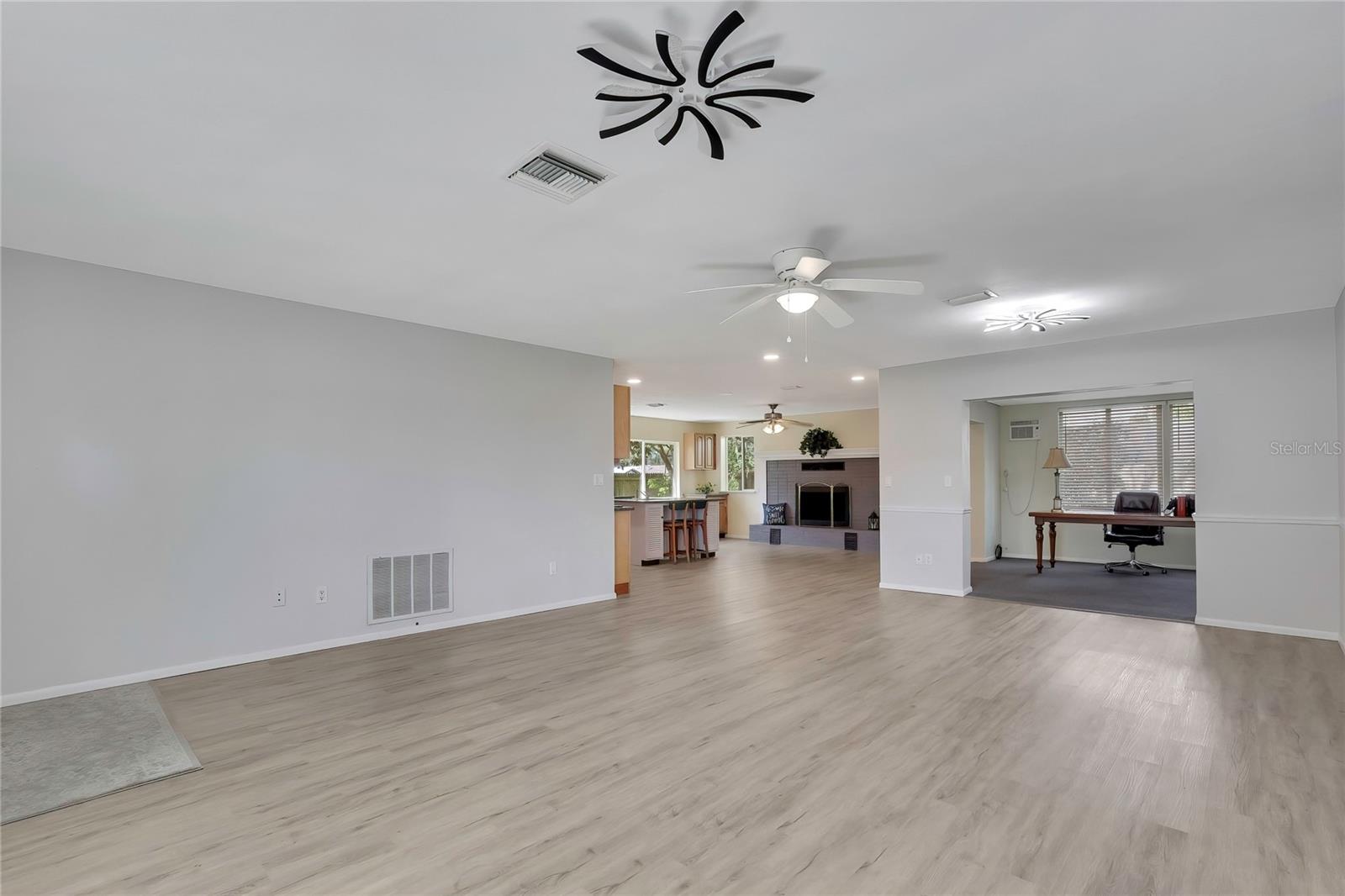 1185 Macfarlane Ave Property Photo 8
