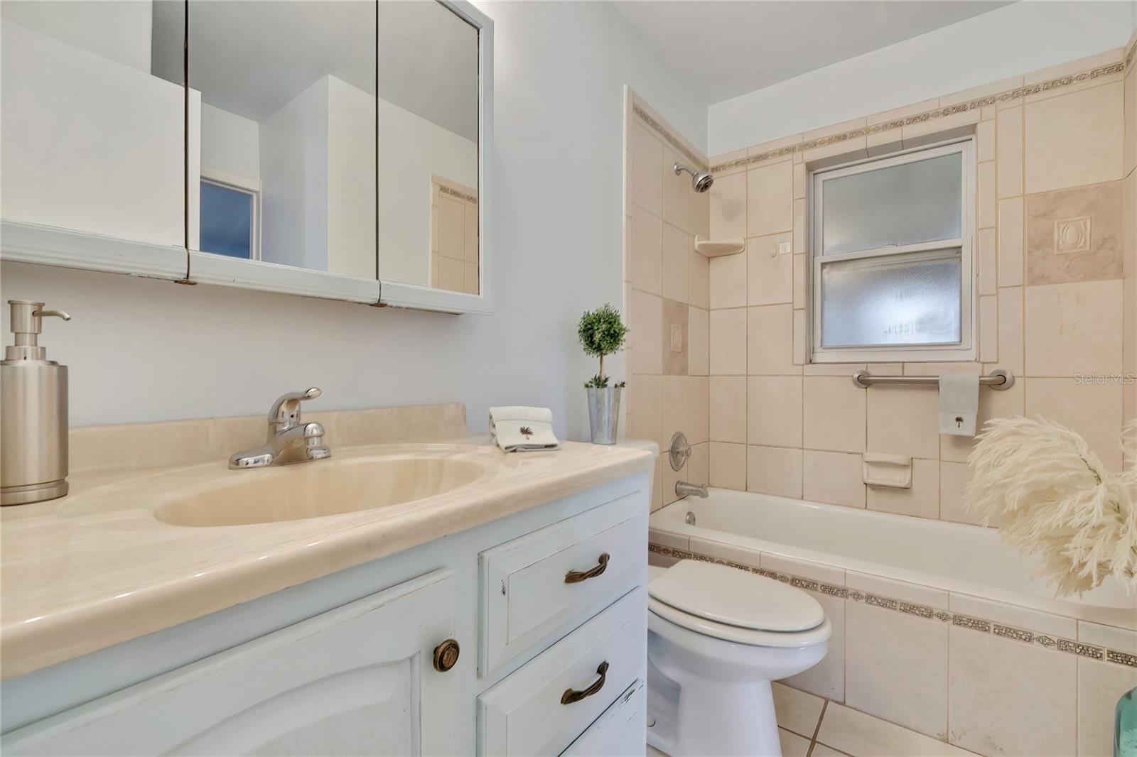 1185 Macfarlane Ave Property Photo 18