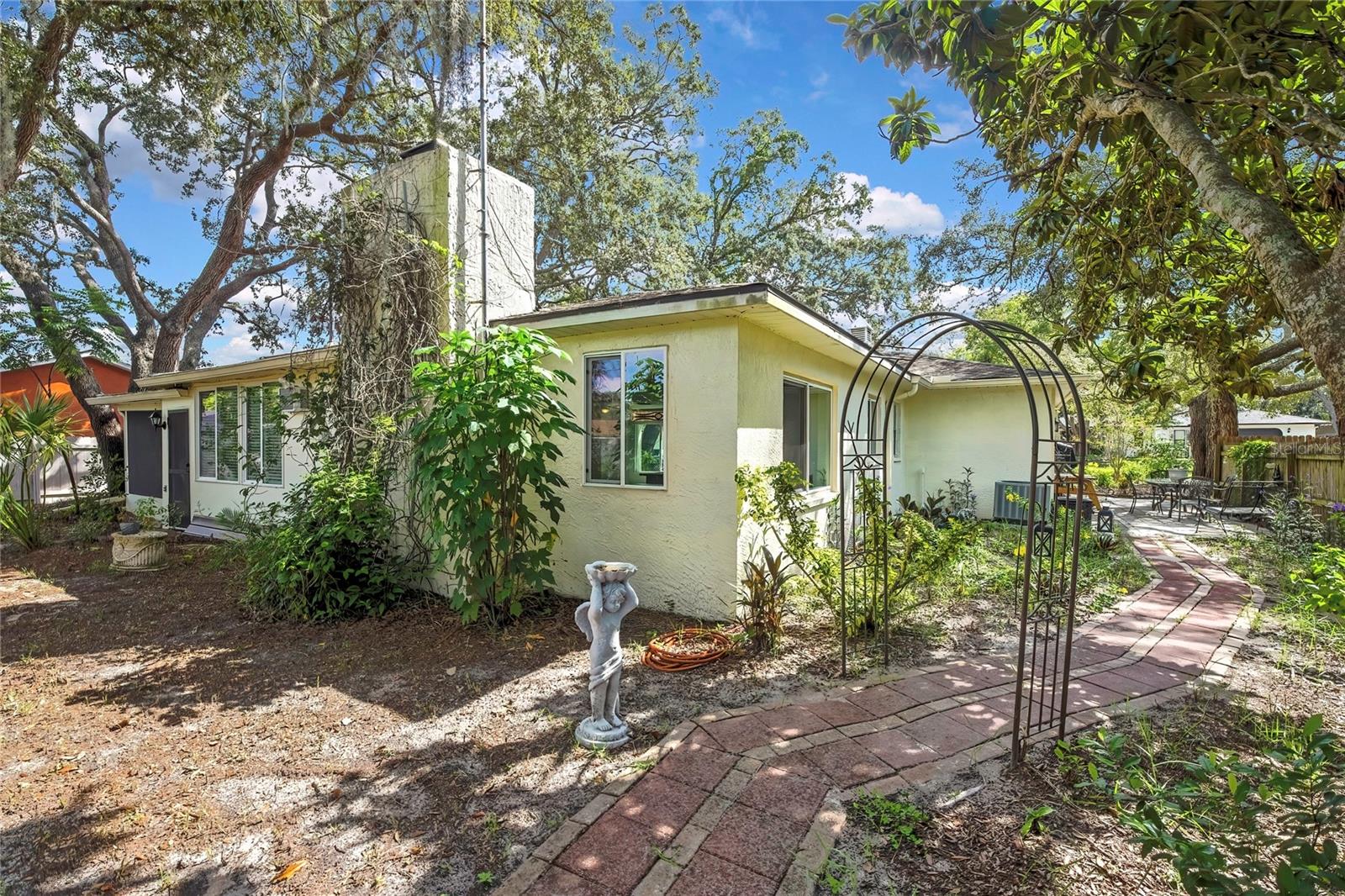 1185 Macfarlane Ave Property Photo 28