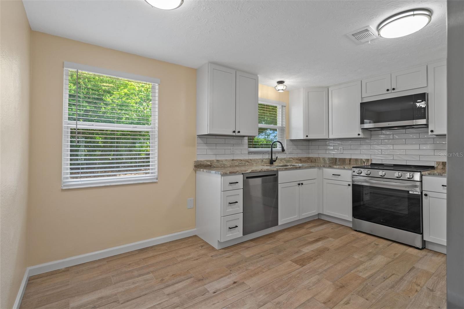 2187 Dixie Garden Loop Property Photo 8