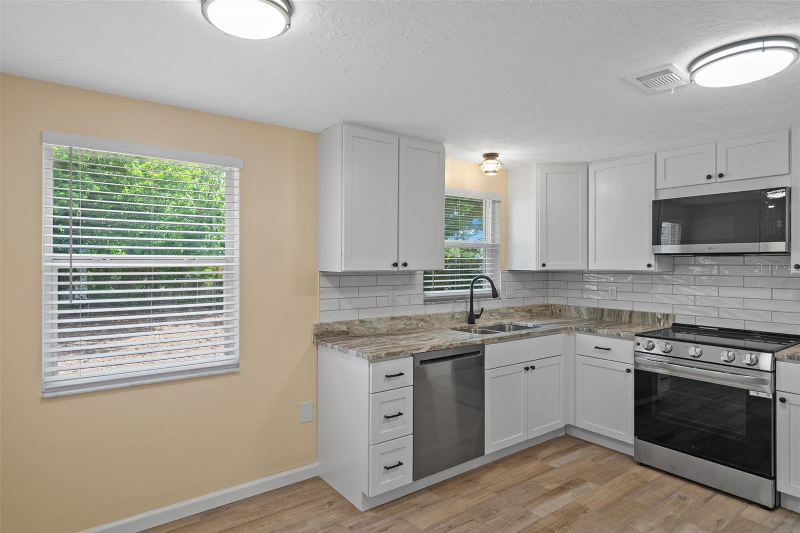 2187 Dixie Garden Loop Property Photo 9