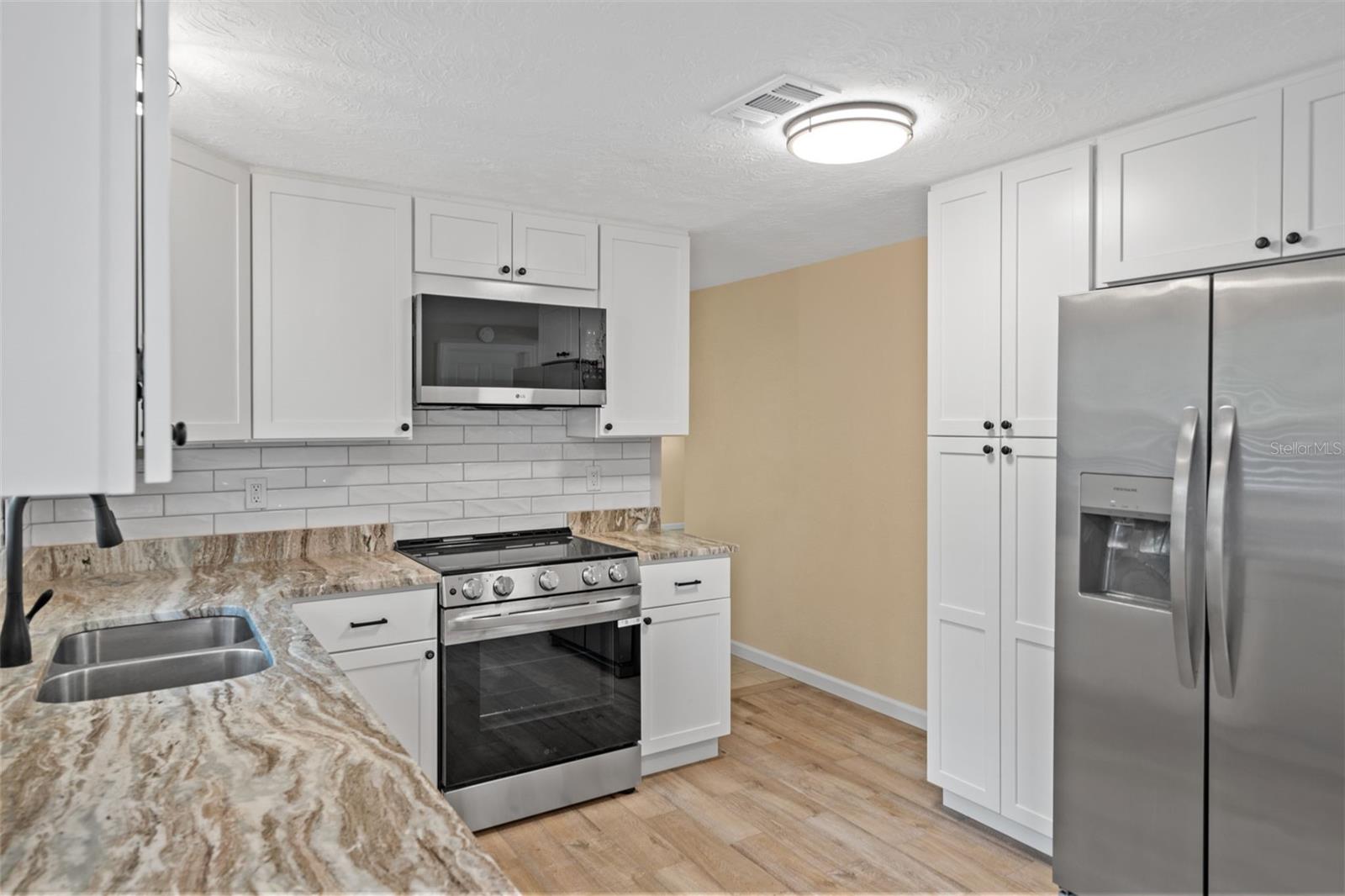 2187 Dixie Garden Loop Property Photo 11