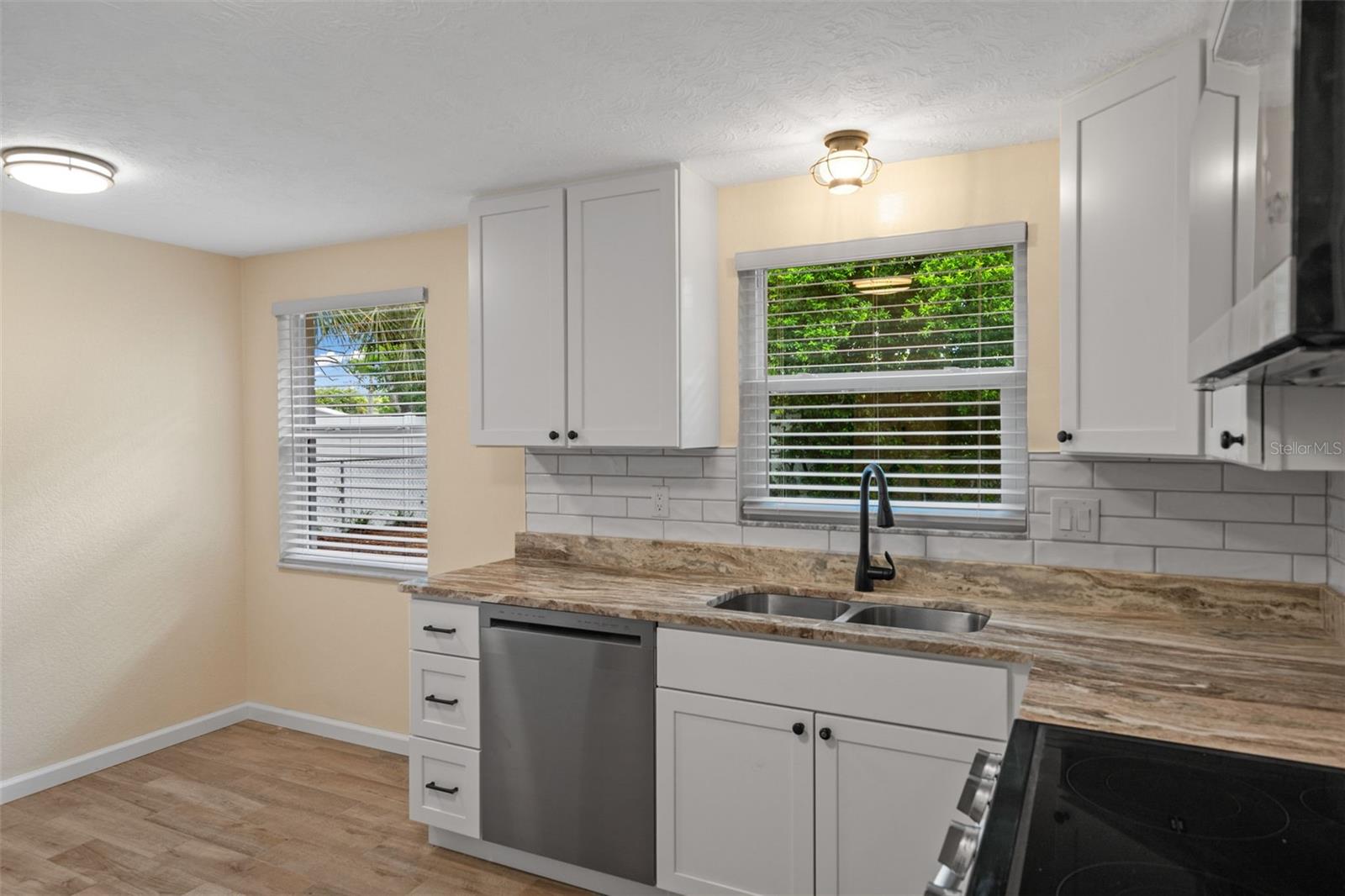 2187 Dixie Garden Loop Property Photo 12