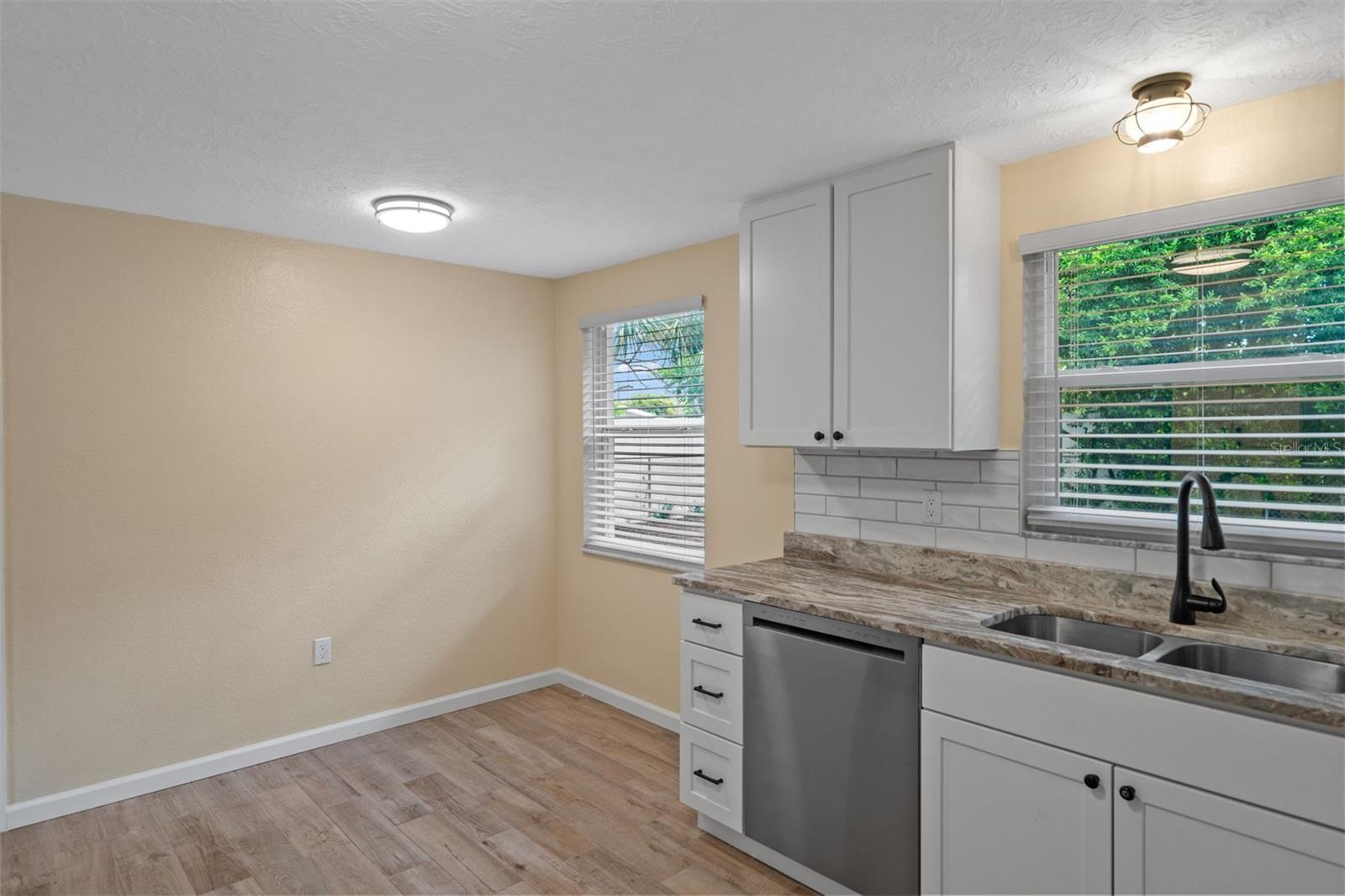 2187 Dixie Garden Loop Property Photo 13