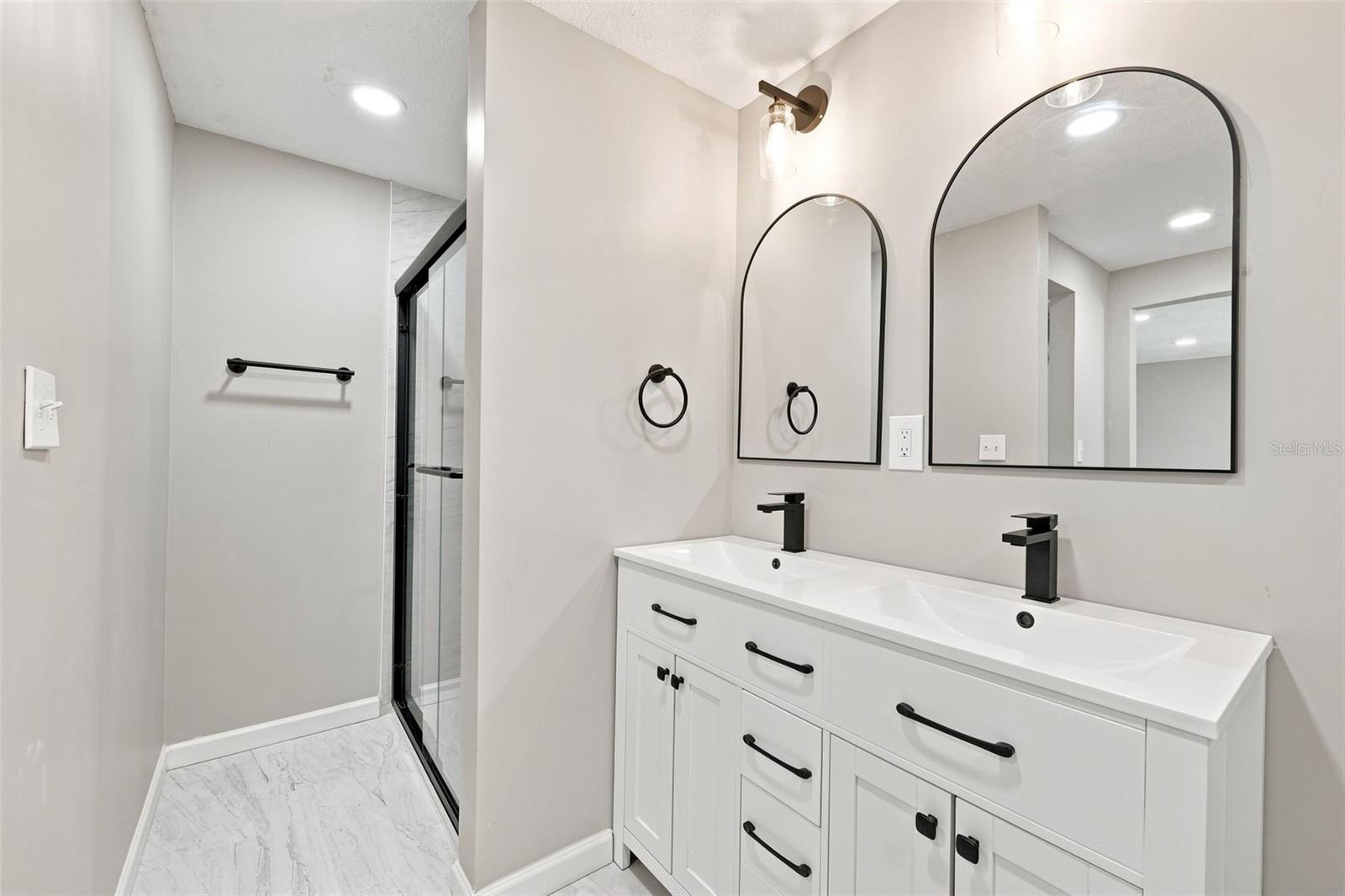 4025 Stratfield Dr Property Photo 2