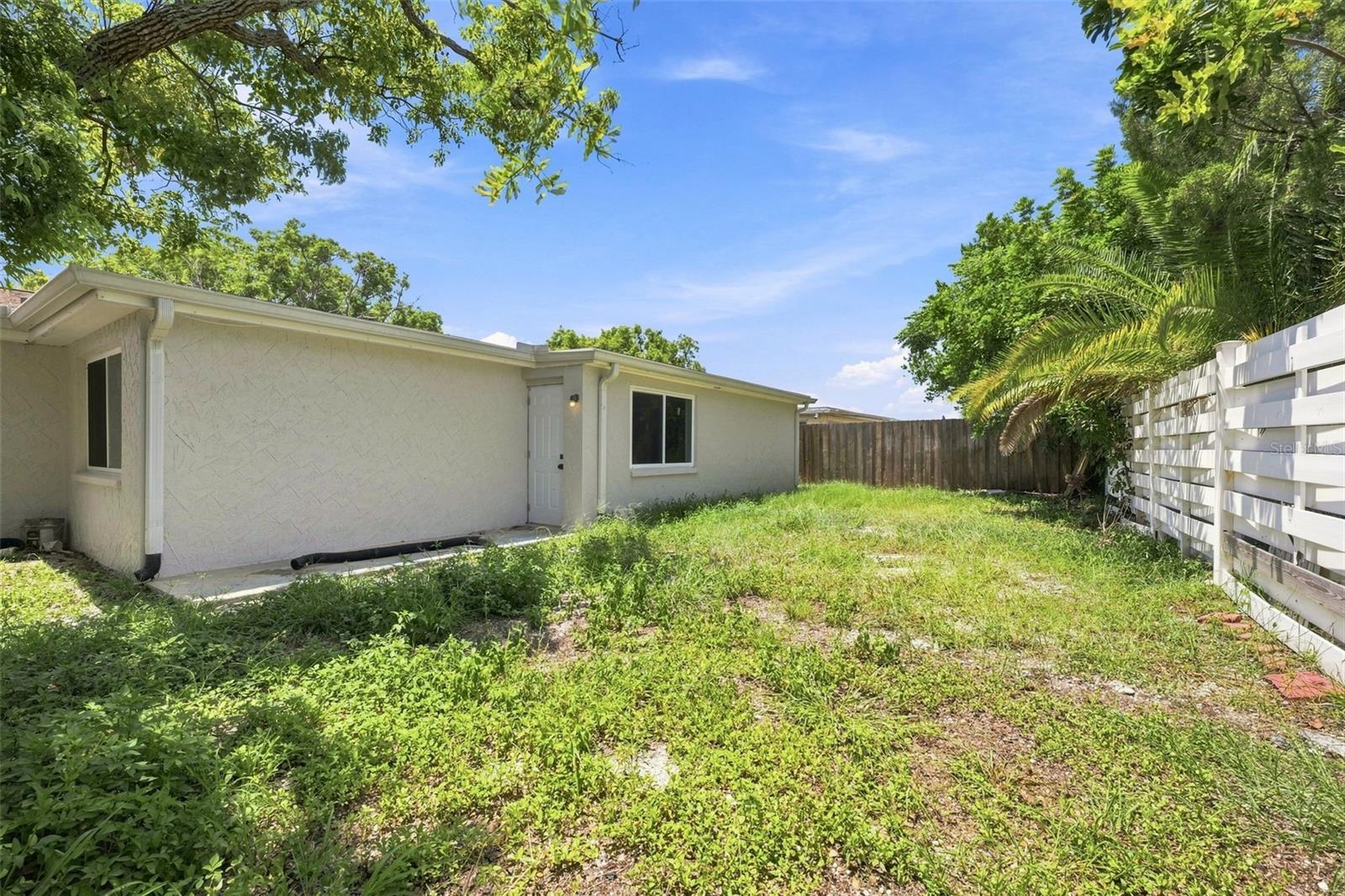 4025 Stratfield Dr Property Photo 4