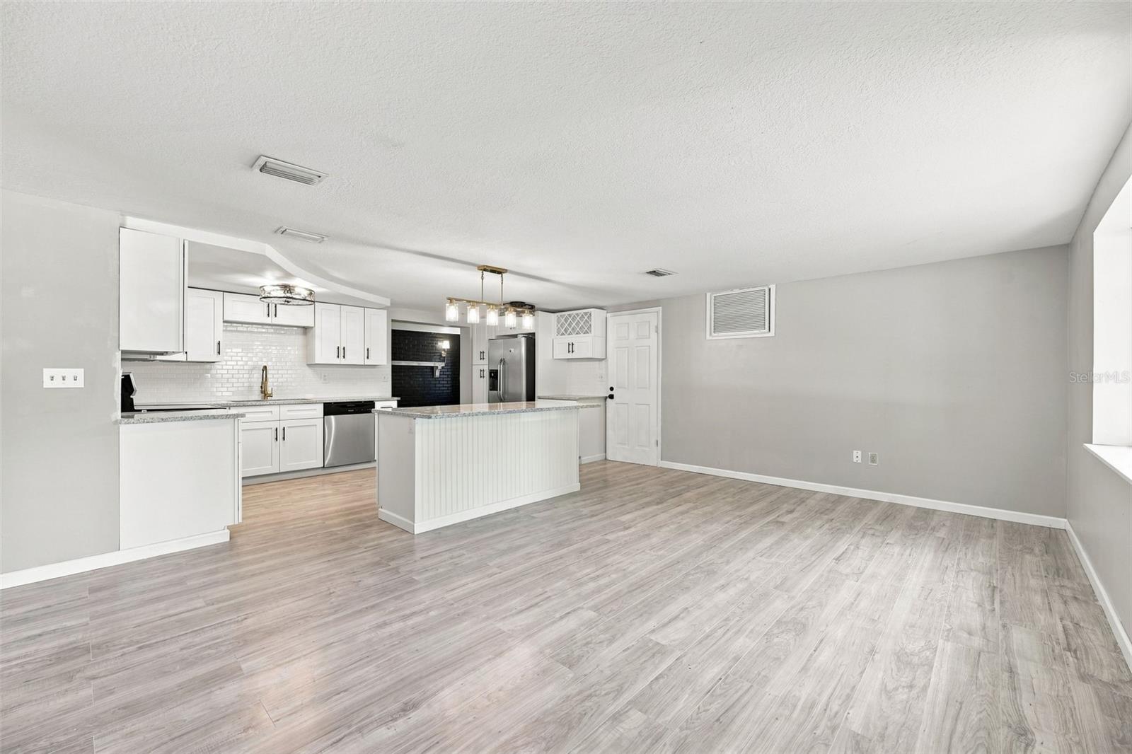 4025 Stratfield Dr Property Photo 7