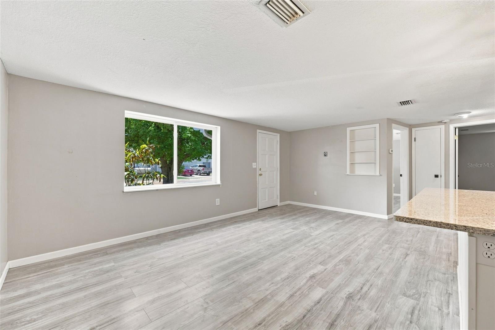 4025 Stratfield Dr Property Photo 8