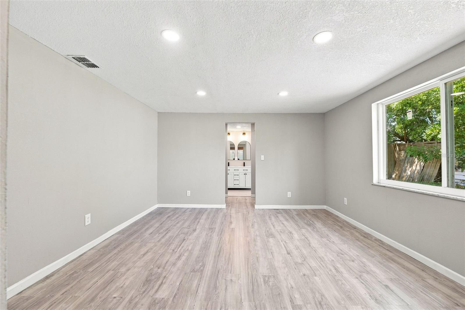 4025 Stratfield Dr Property Photo 15