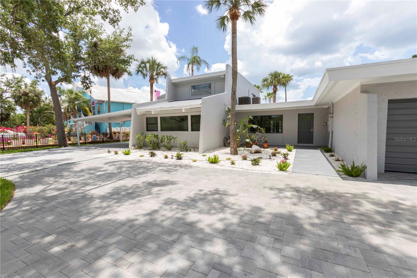 5303 Sea Forest Dr Property Photo 3