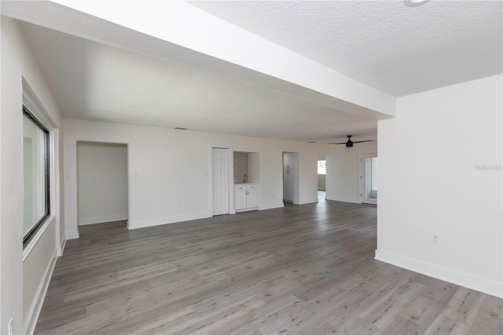 5303 Sea Forest Dr Property Photo 9