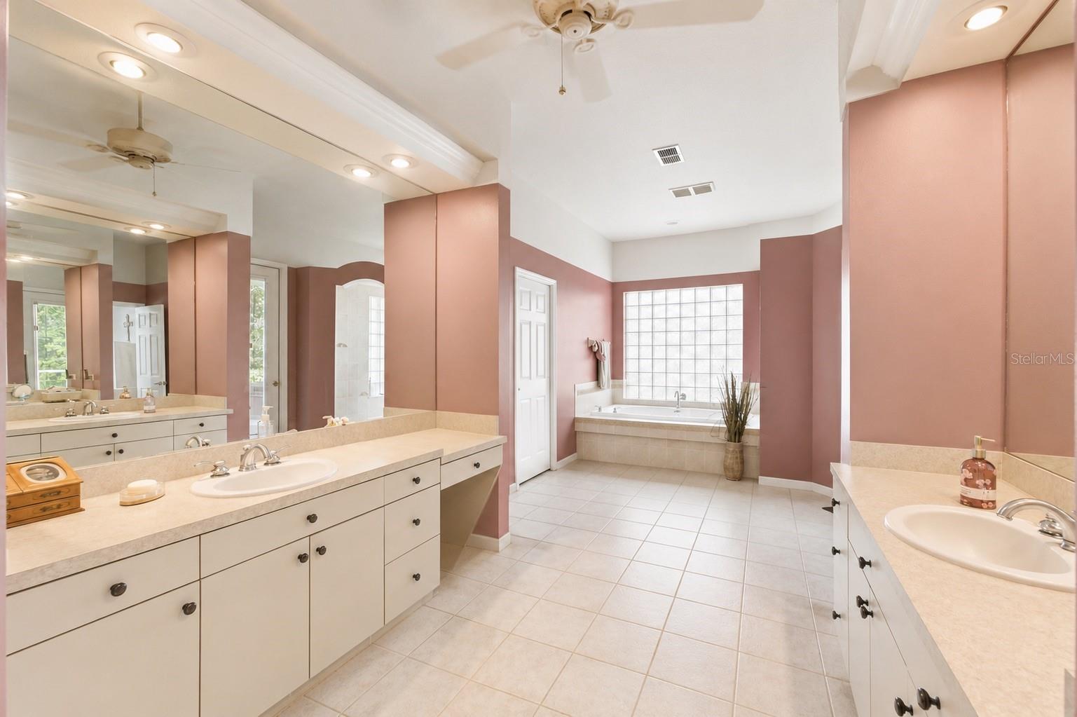11200 Woodland Waters Blvd Property Photo 16
