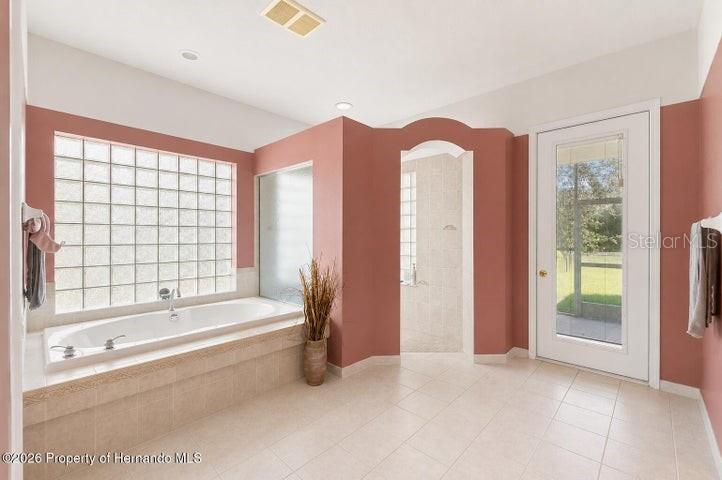 11200 Woodland Waters Blvd Property Photo 19