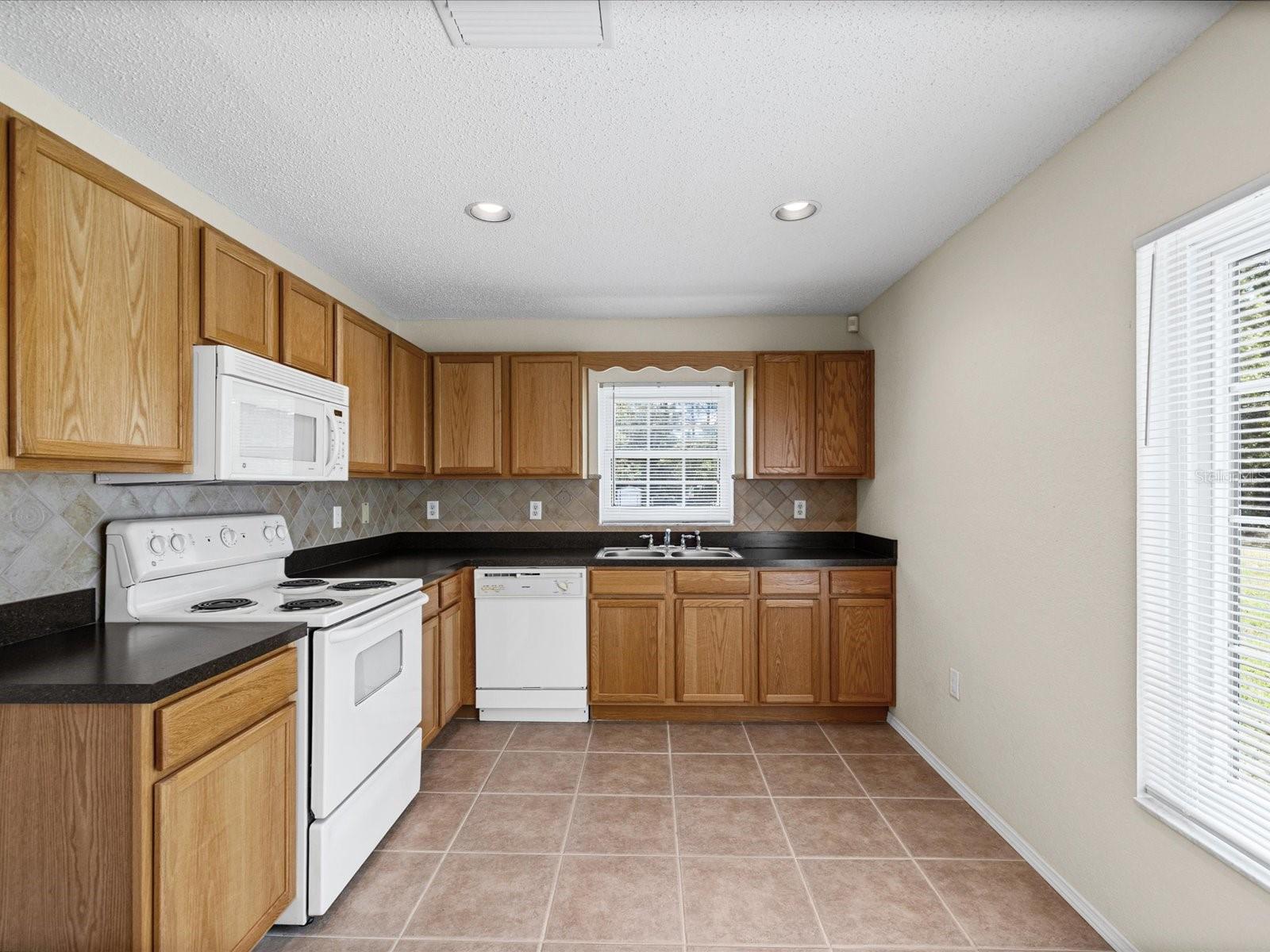 14204 Highgrove Rd Property Photo 40
