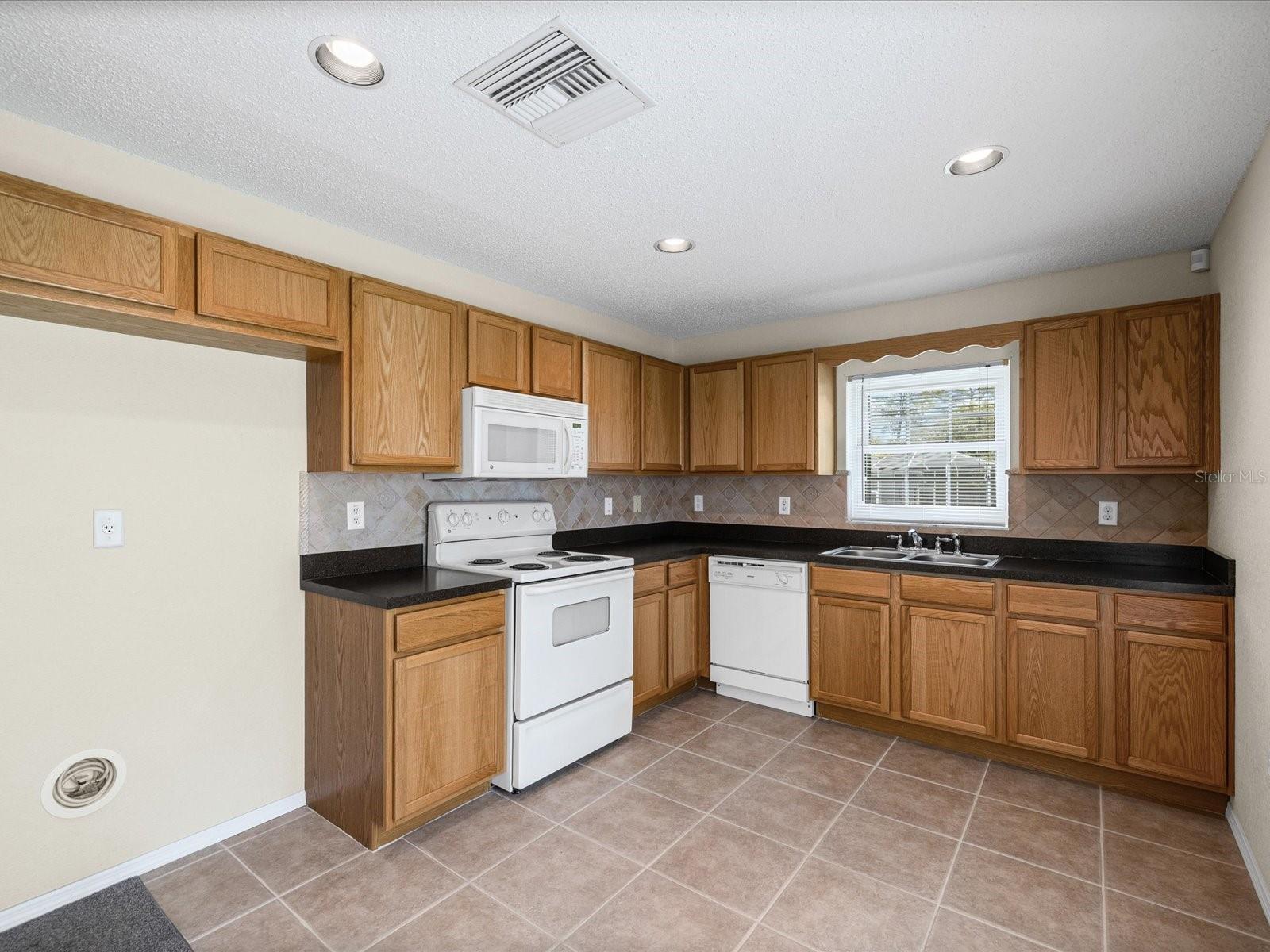 14204 Highgrove Rd Property Photo 41