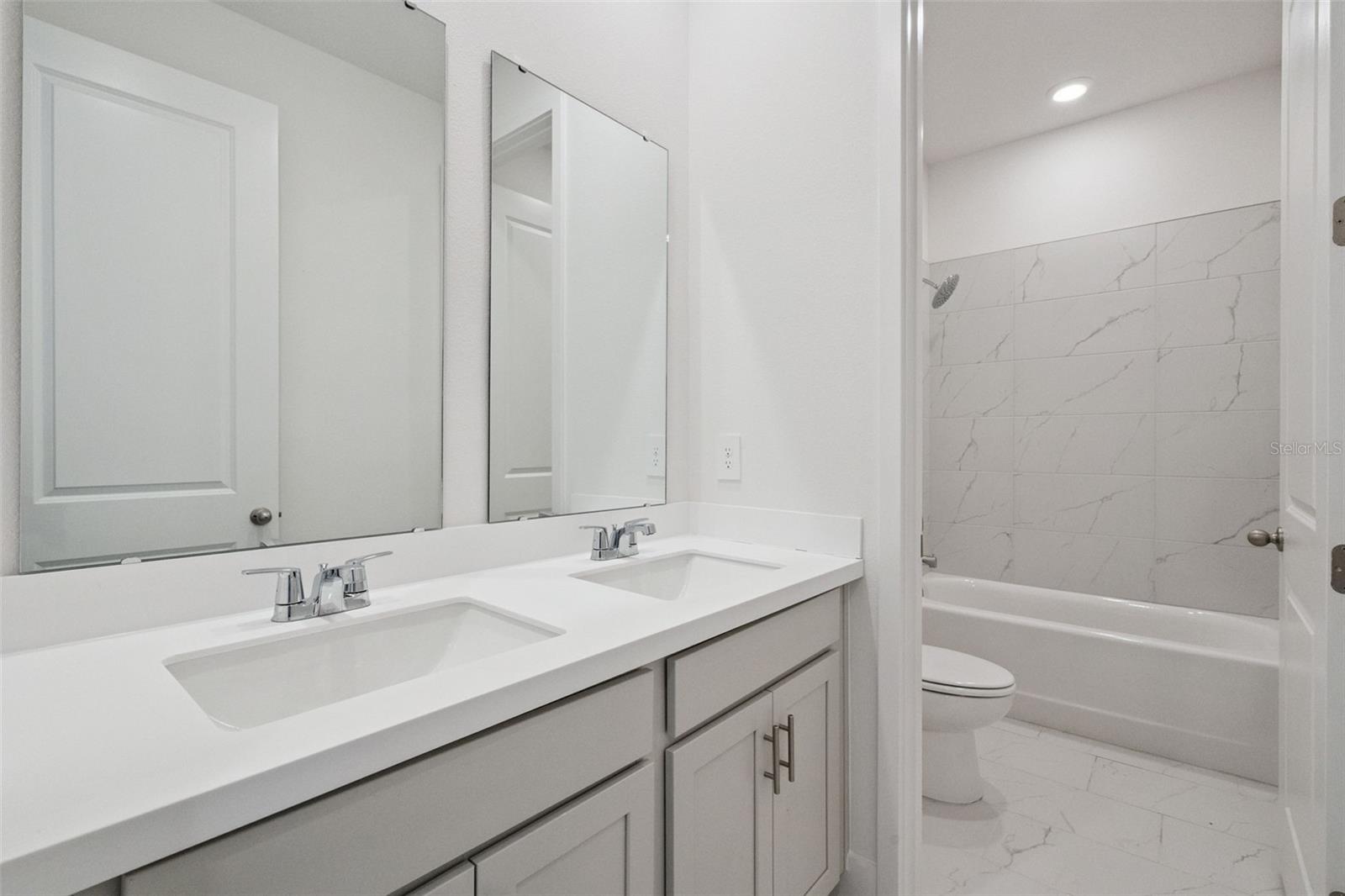 786 Emerald Grove Dr Property Photo 13