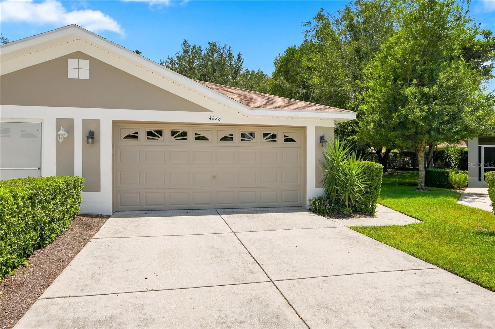4228 Silver Star Dr Property Photo 3