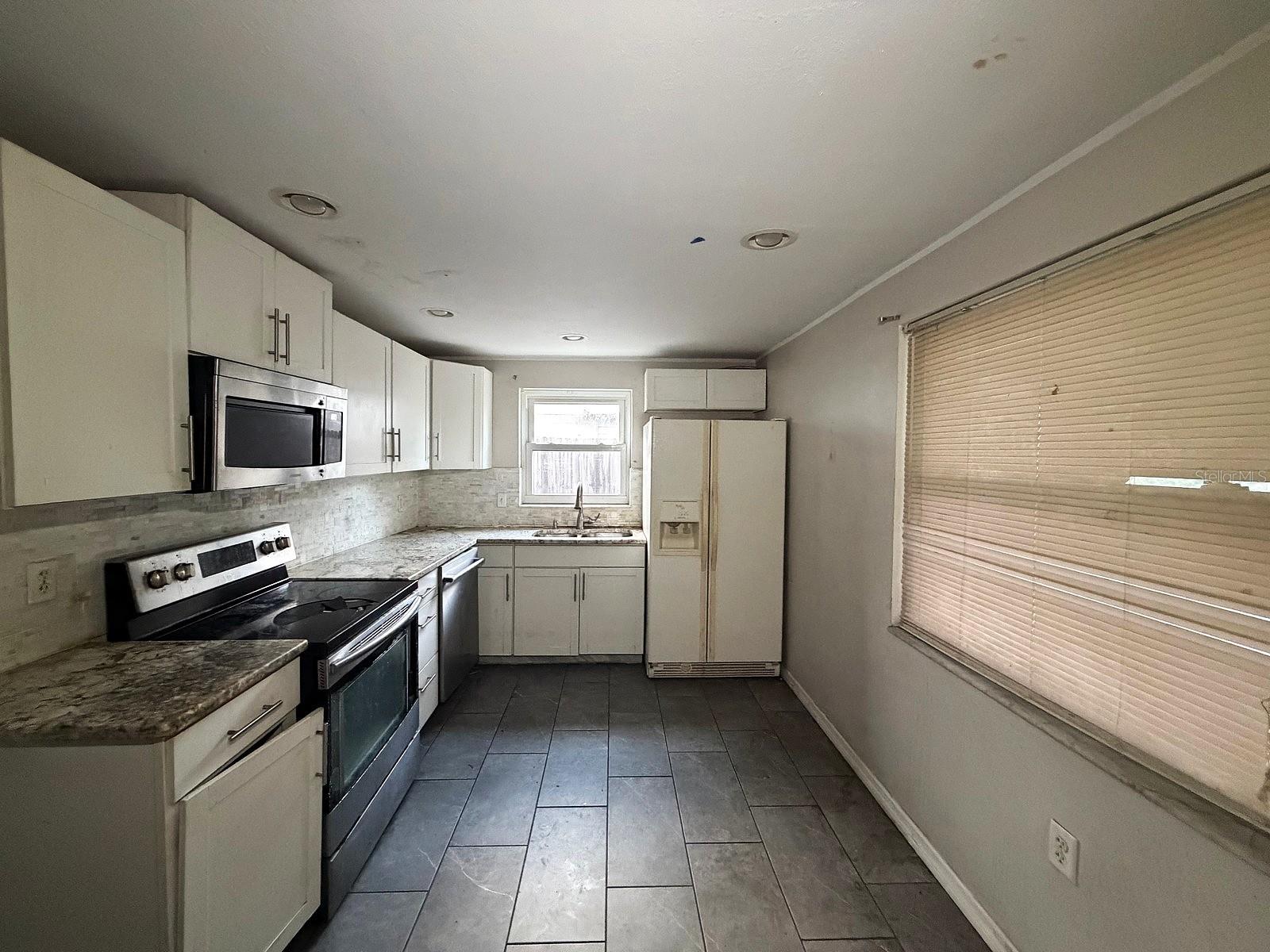 3221 Roxbury Dr Property Photo 6