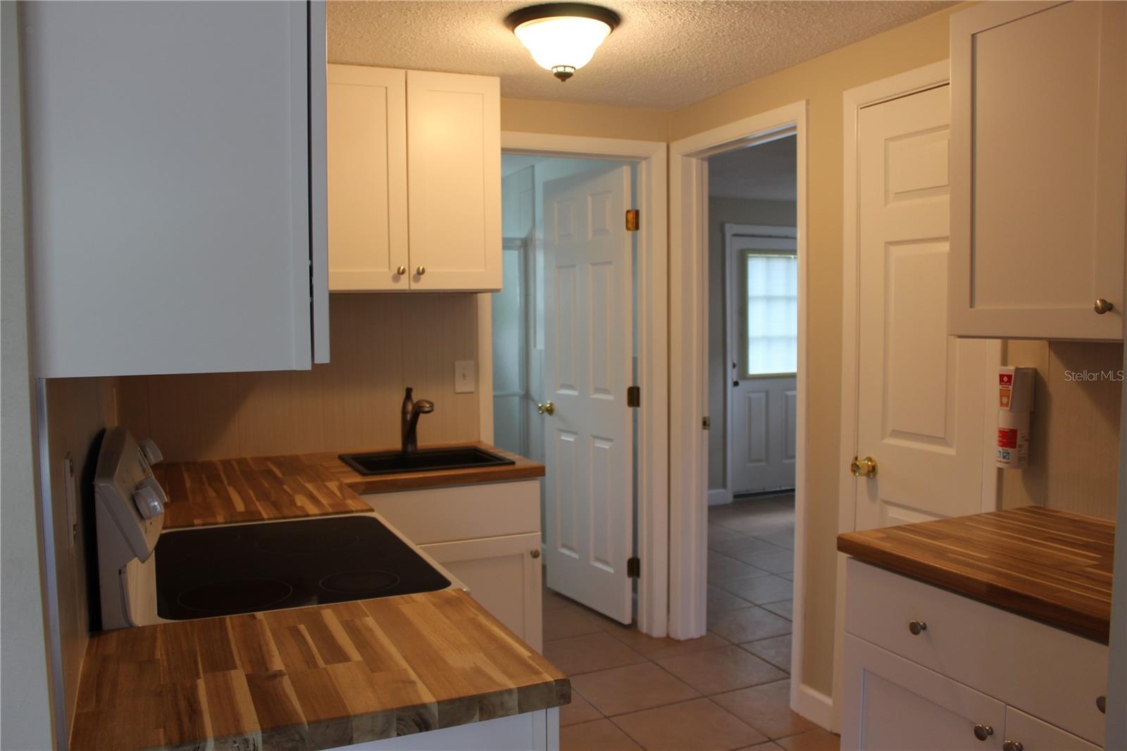 4424 Terry Loop #a Property Photo 3